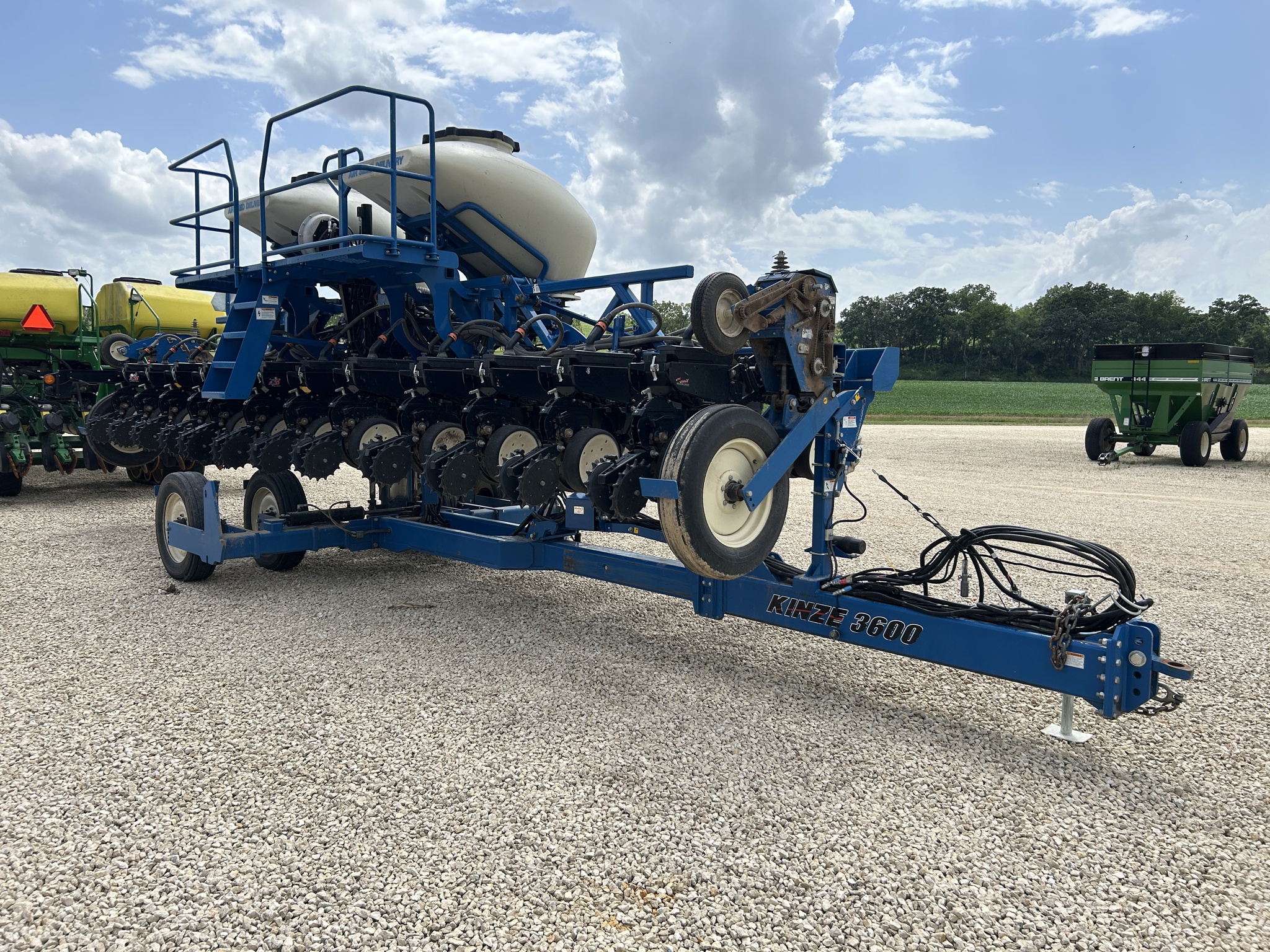 2013 Kinze 3600 Image 5