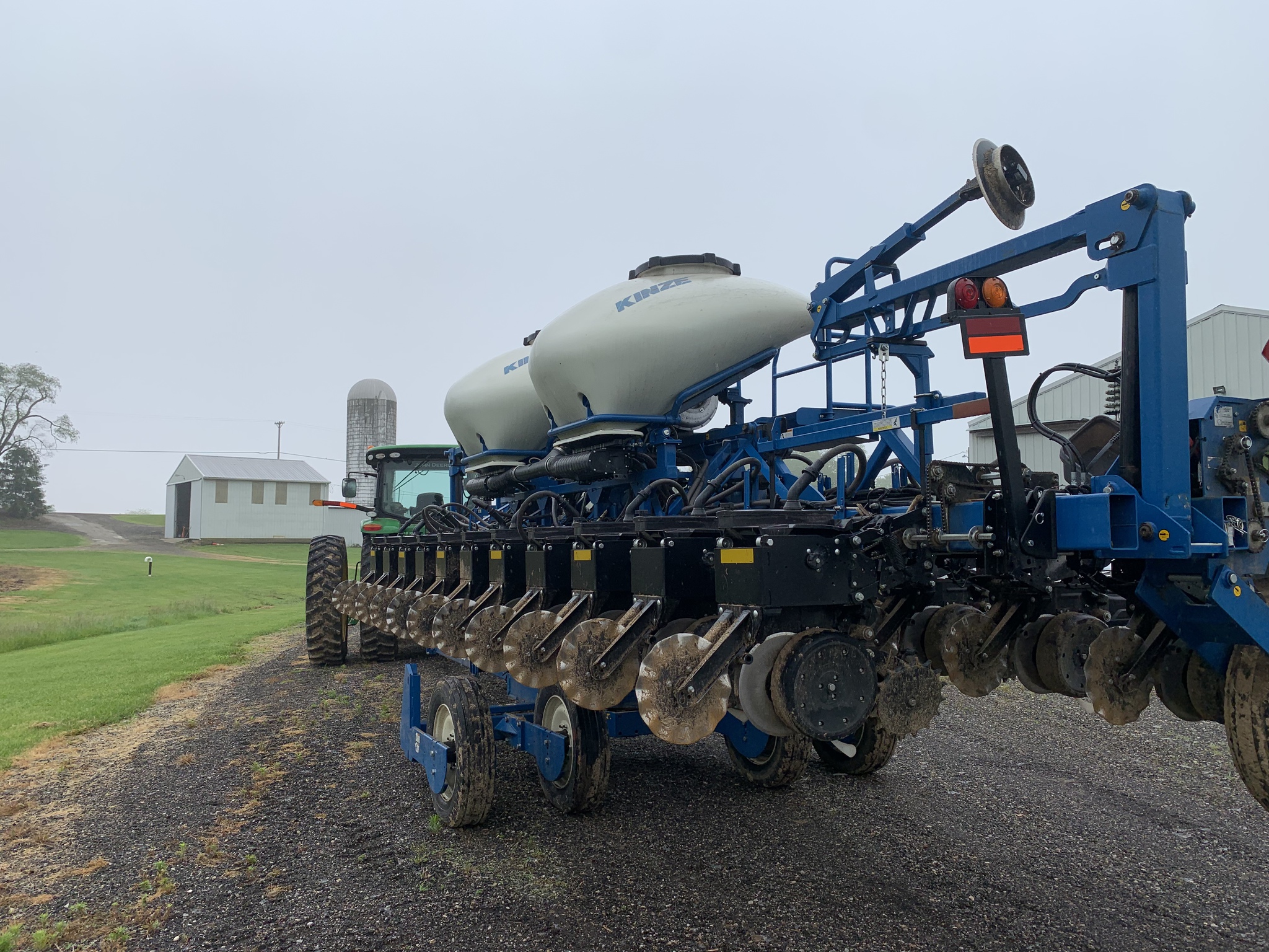 2019 Kinze 3600 Image 17