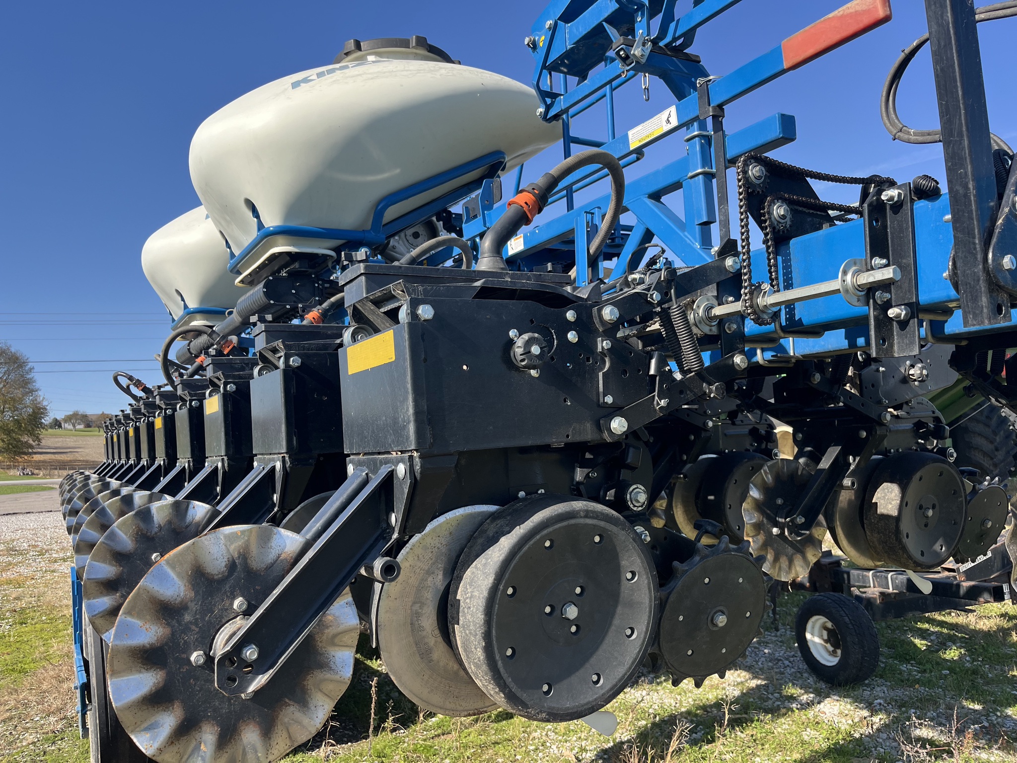 2019 Kinze 3600 Image 3