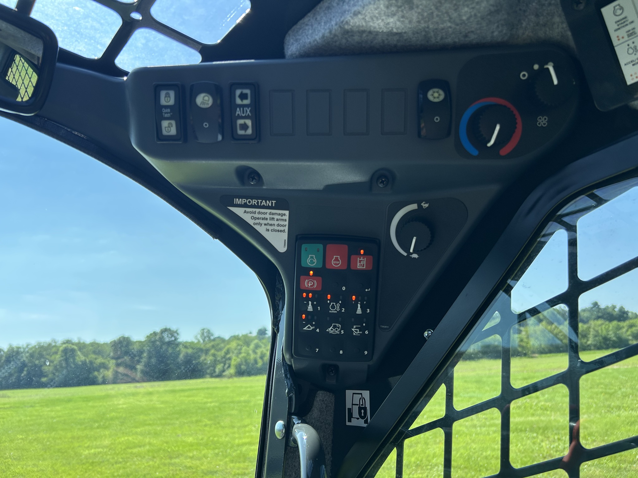 2025 John Deere 320G Image 11