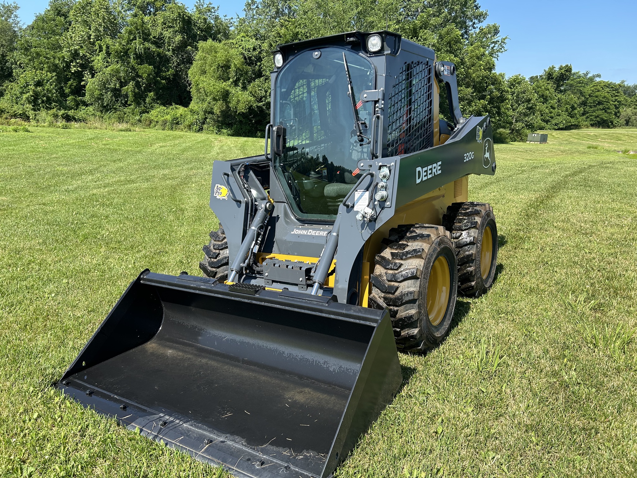 2025 John Deere 320G Image 3