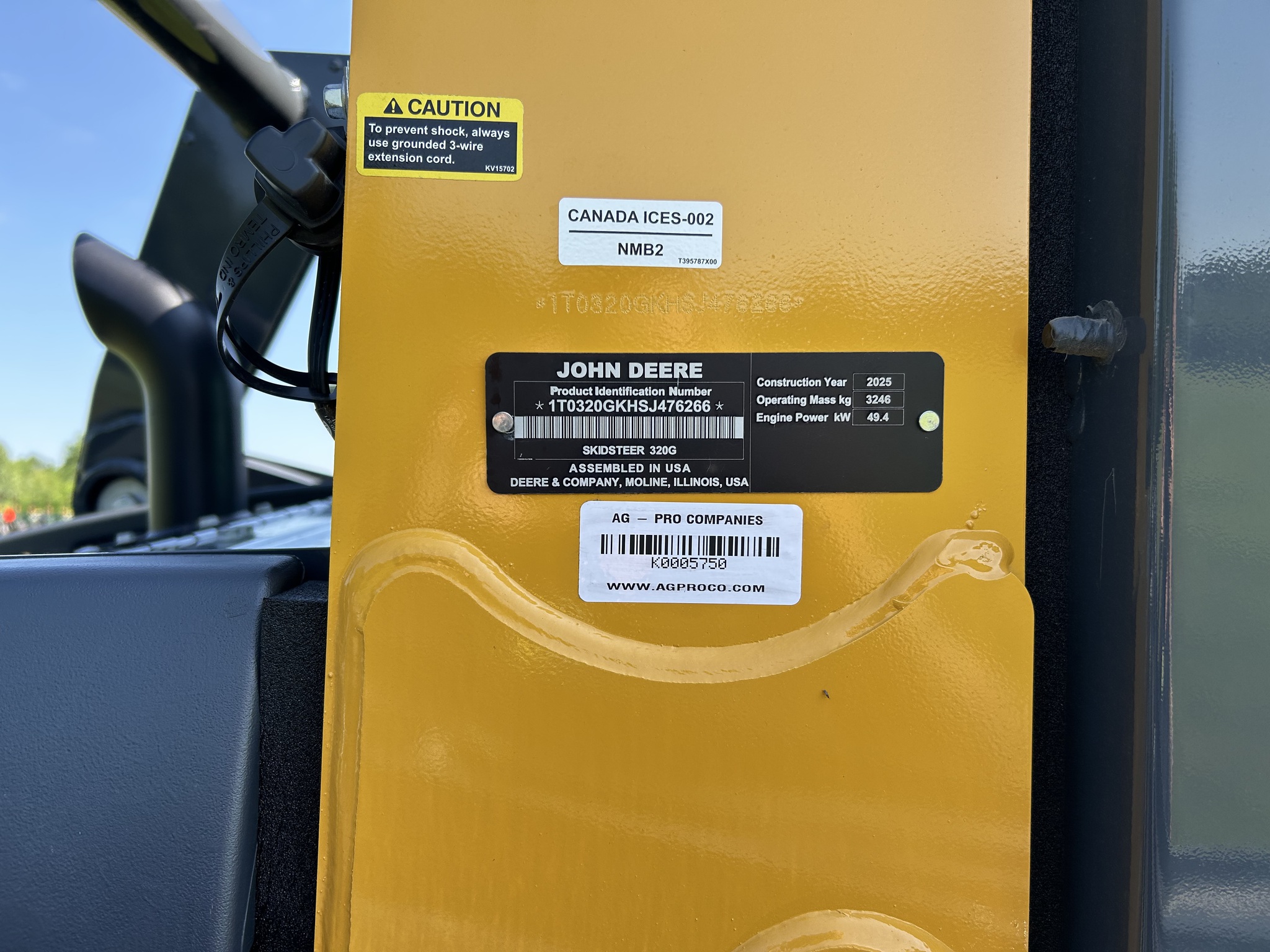2025 John Deere 320G Image 6