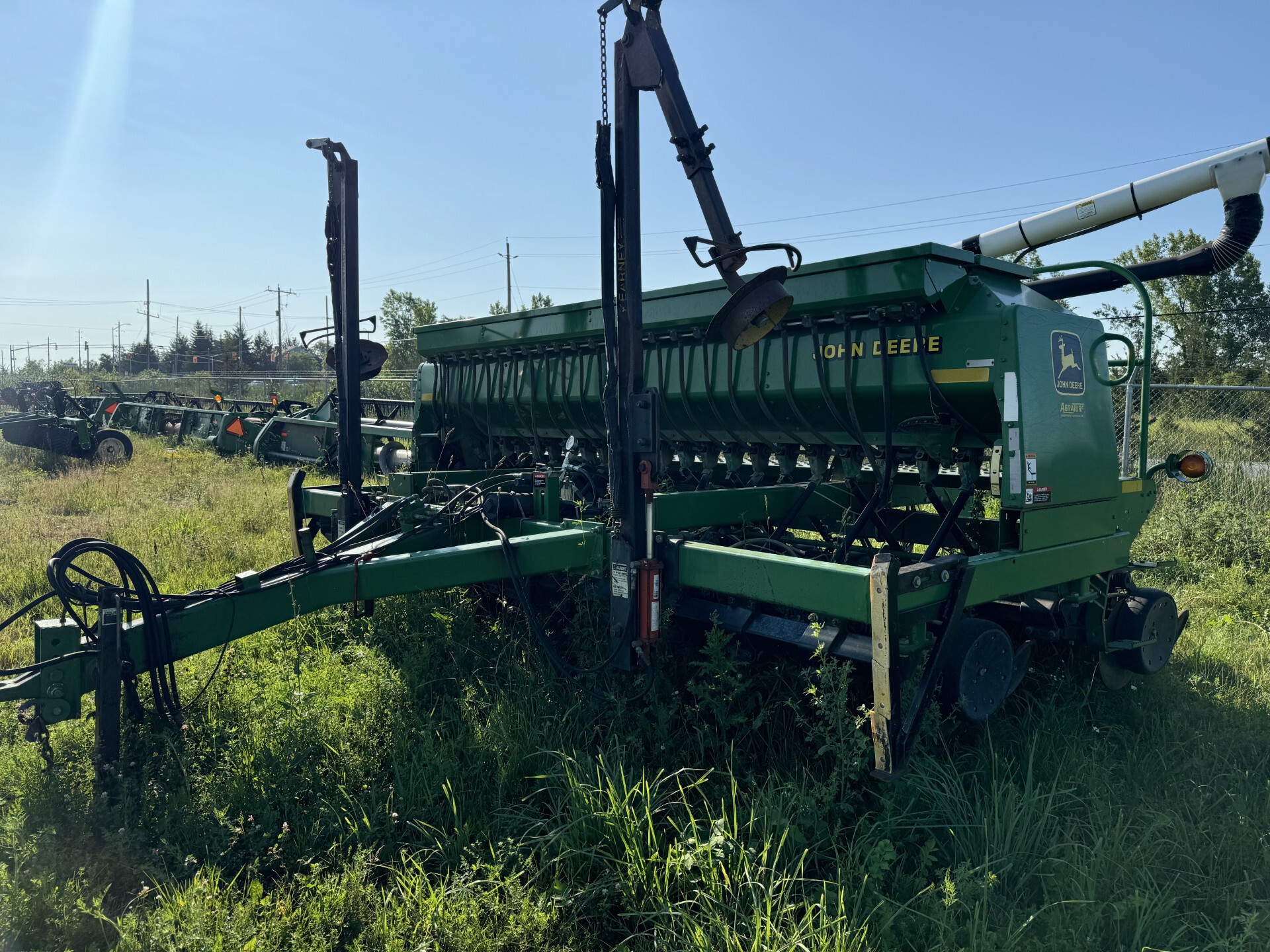 2000 John Deere 1560 Image 1
