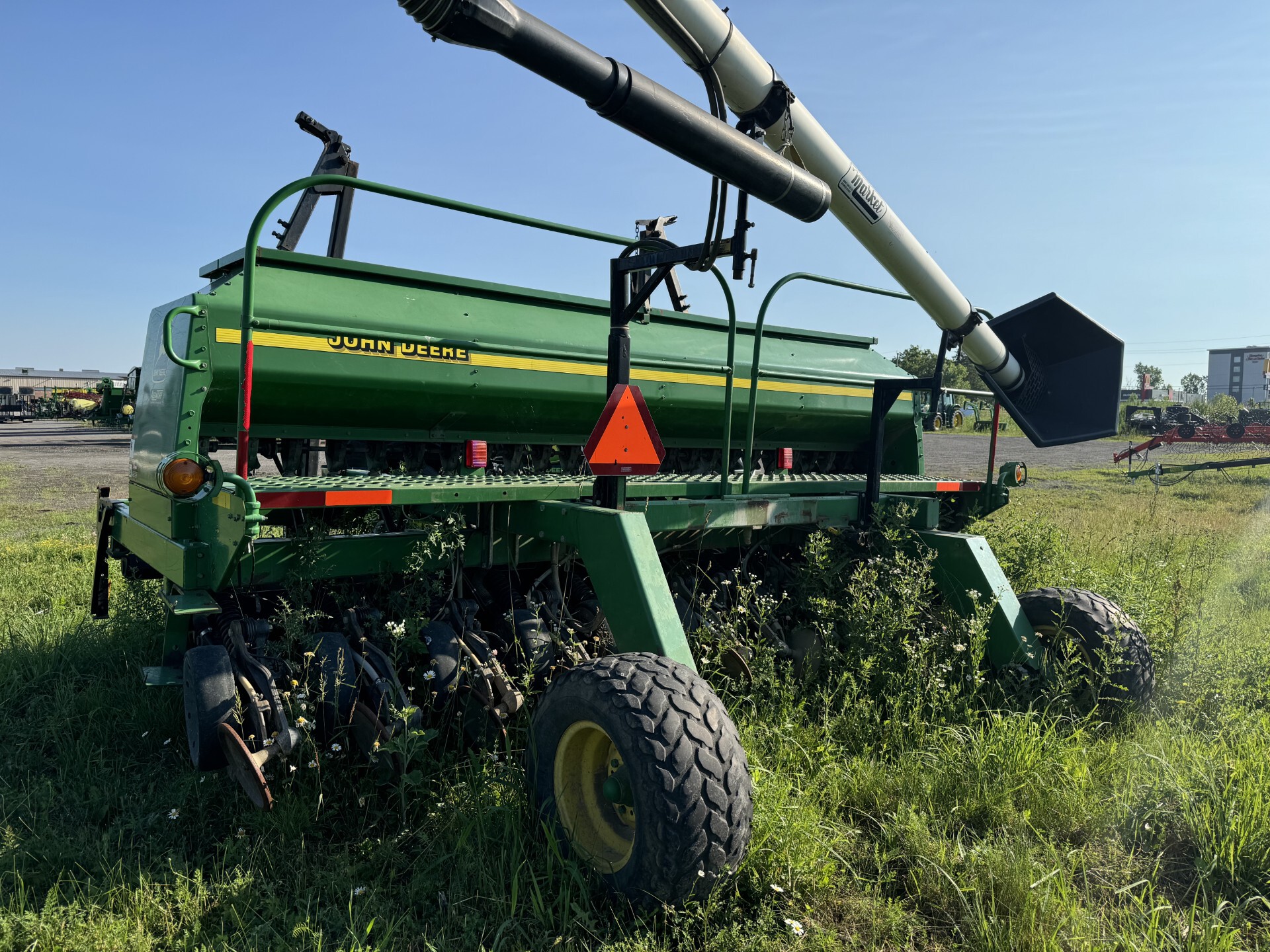 2000 John Deere 1560 Image 2