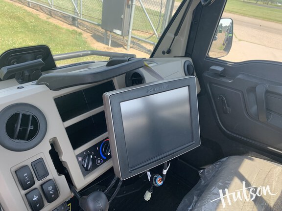 Photo of 2024 John Deere XUV 835R