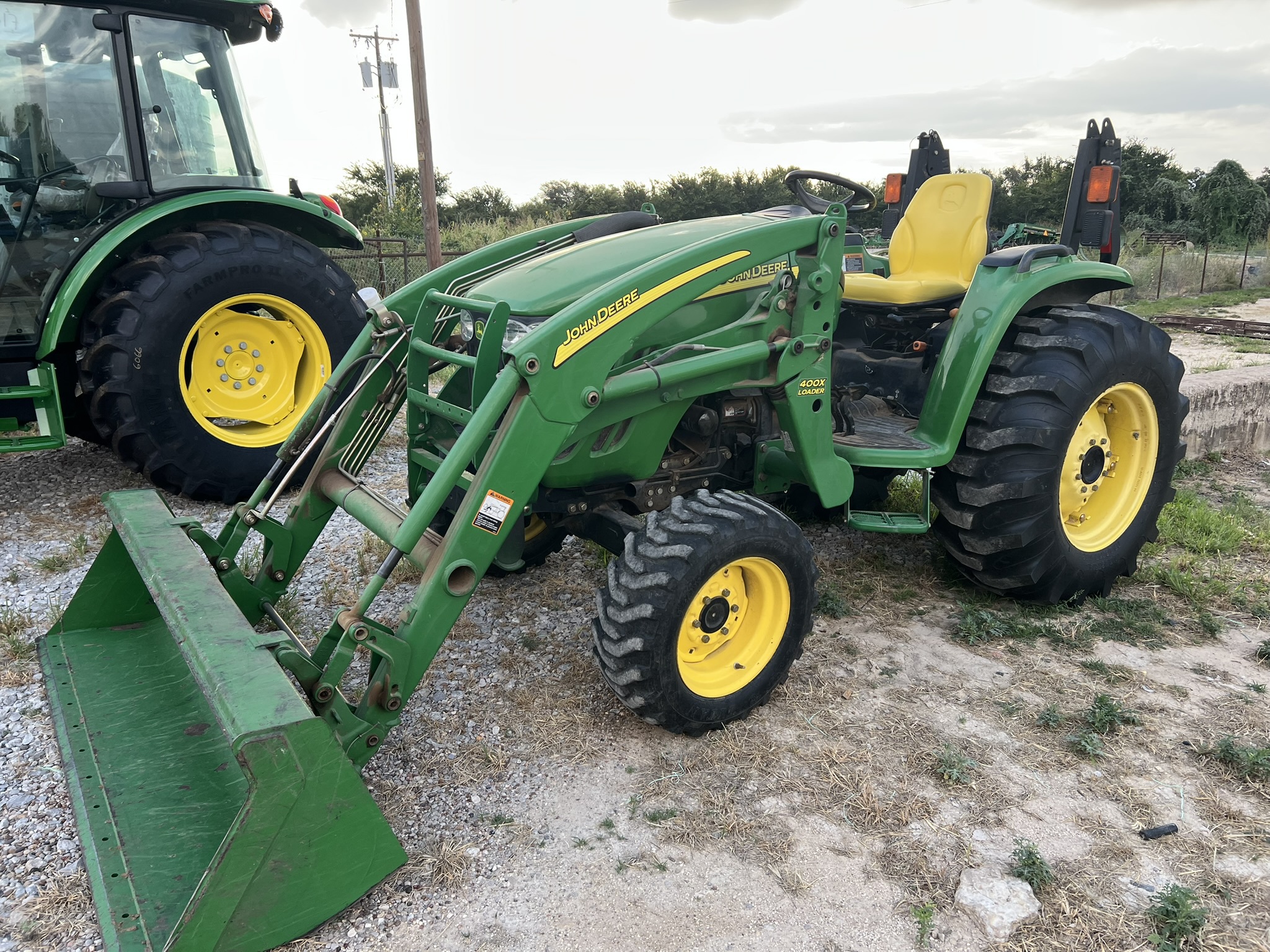 2007 John Deere 4120 Image 2