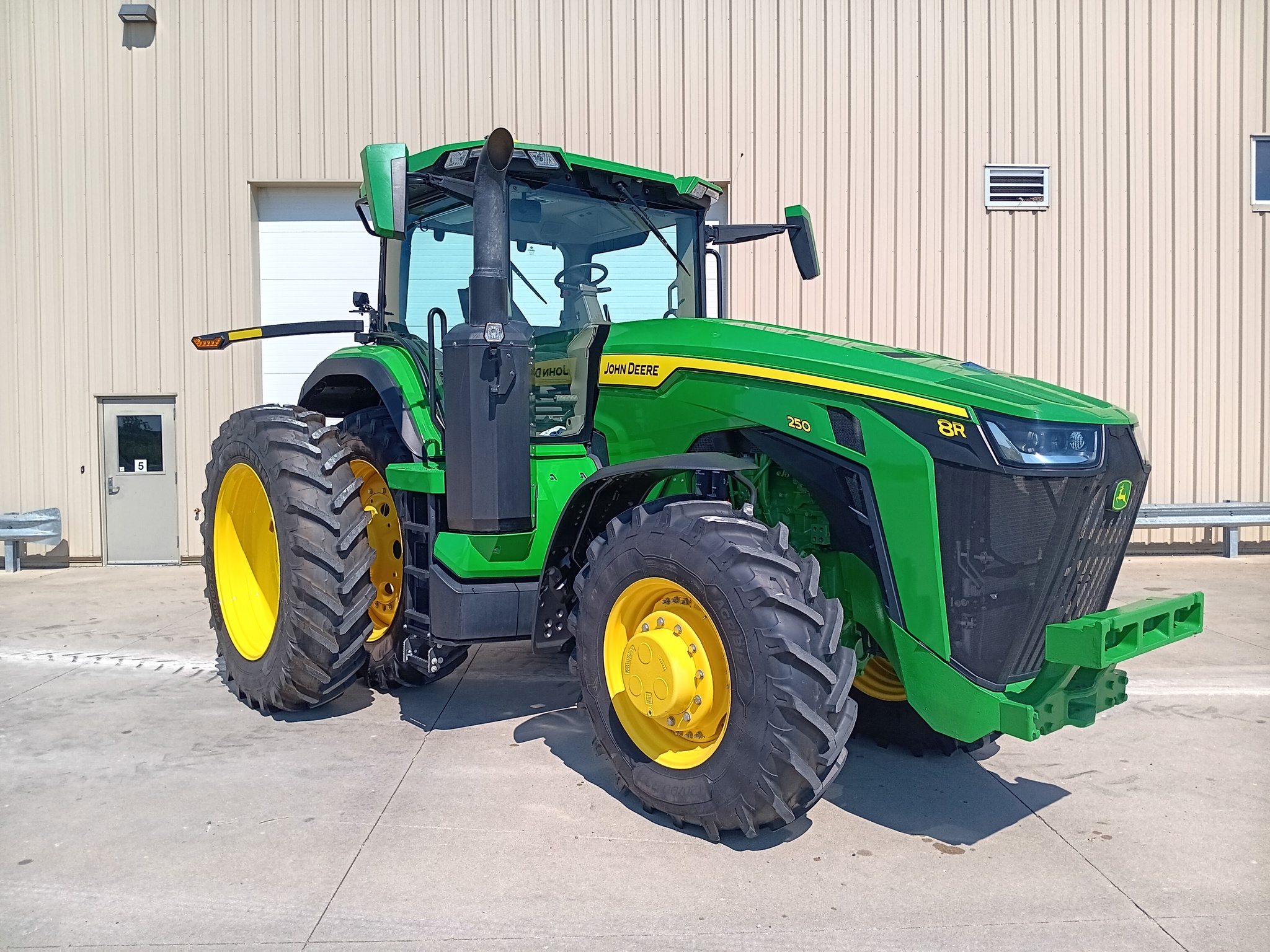 2024 John Deere 8R 250 Image 1