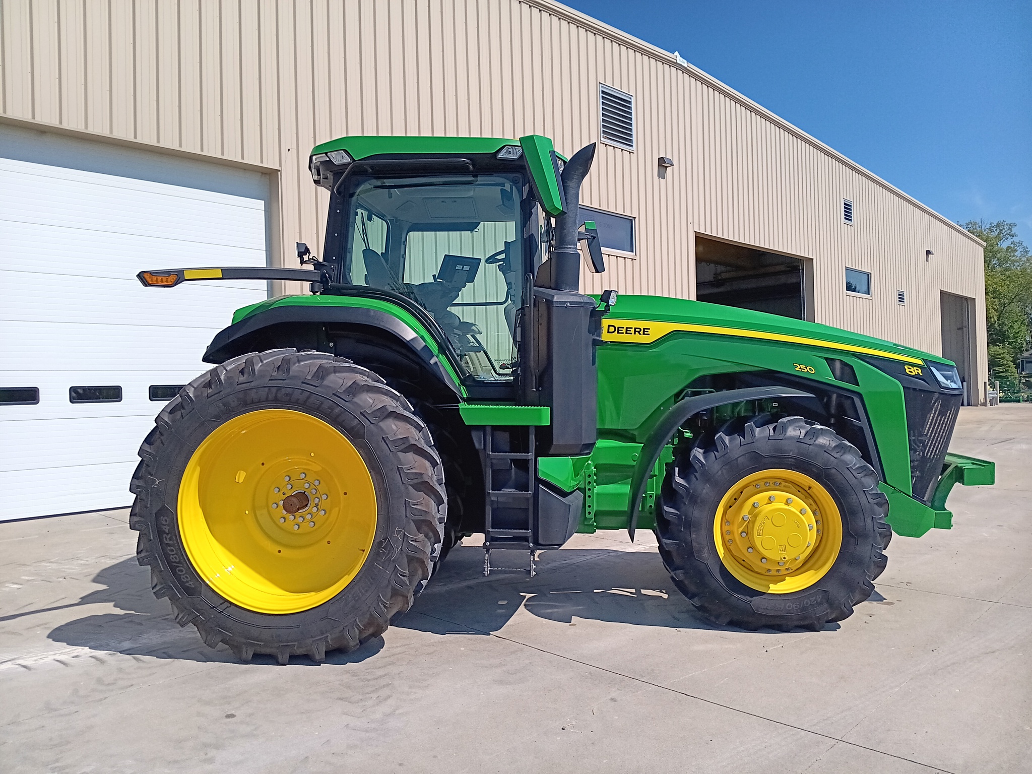 2024 John Deere 8R 250 Image 2