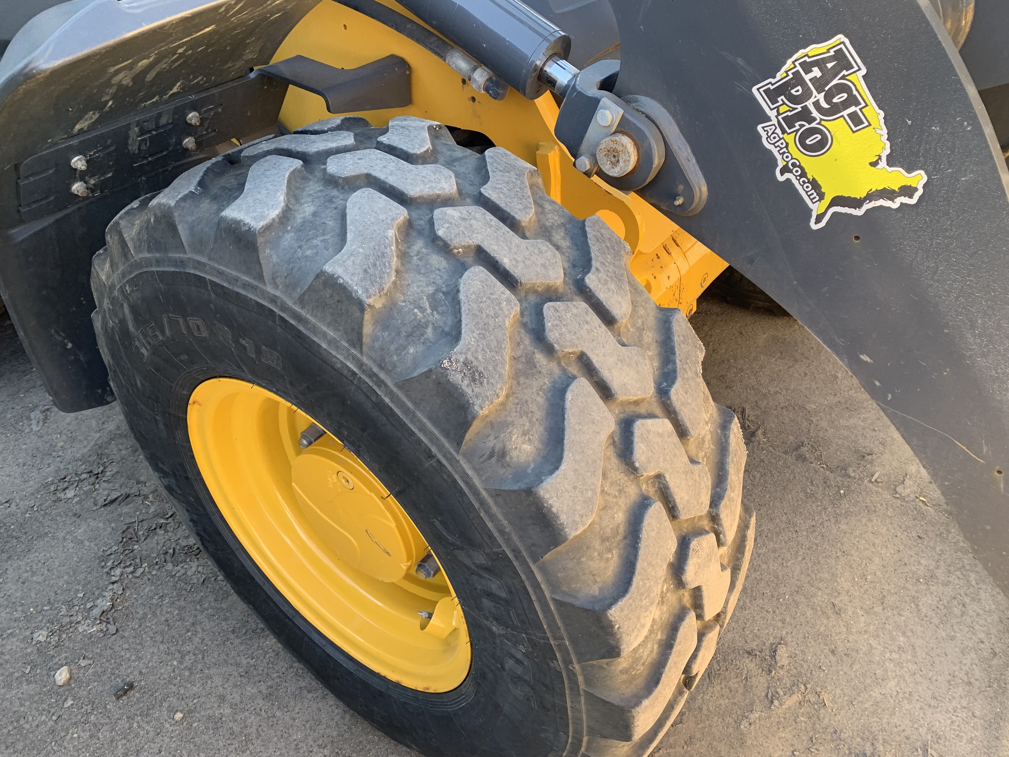 2021 John Deere 244L Image 7