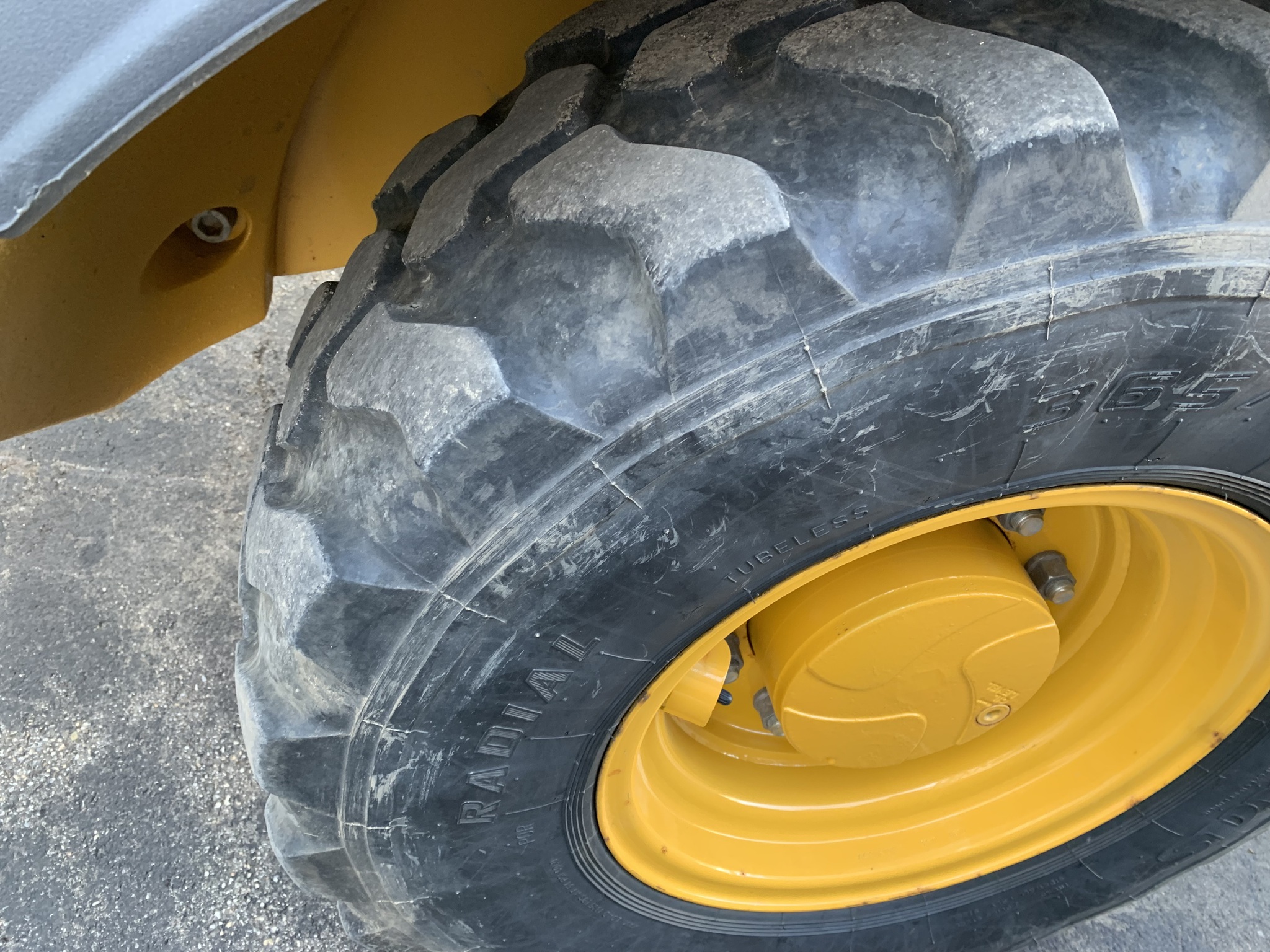 2021 John Deere 244L Image 8