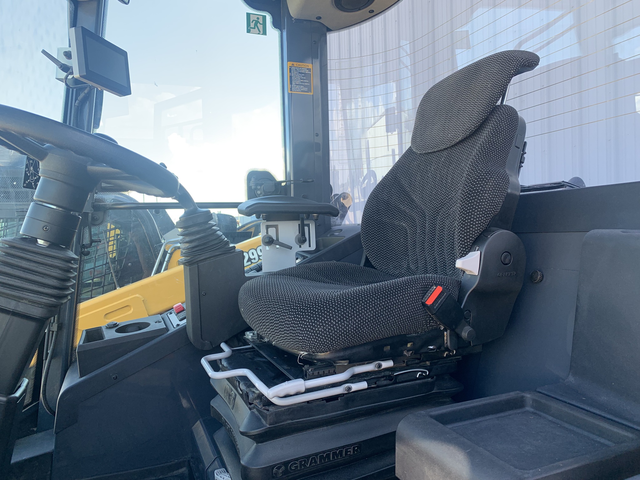 2021 John Deere 244L Image 10