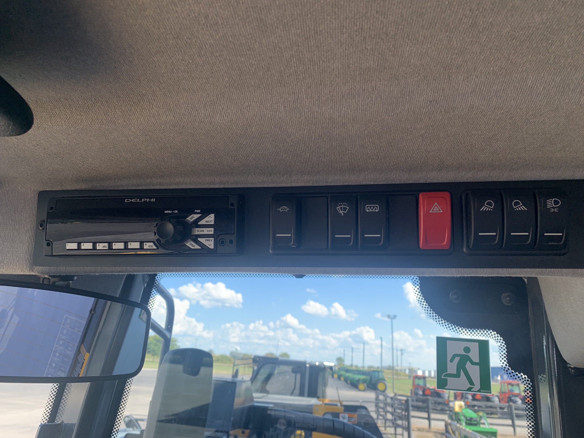2021 John Deere 244L Image 12