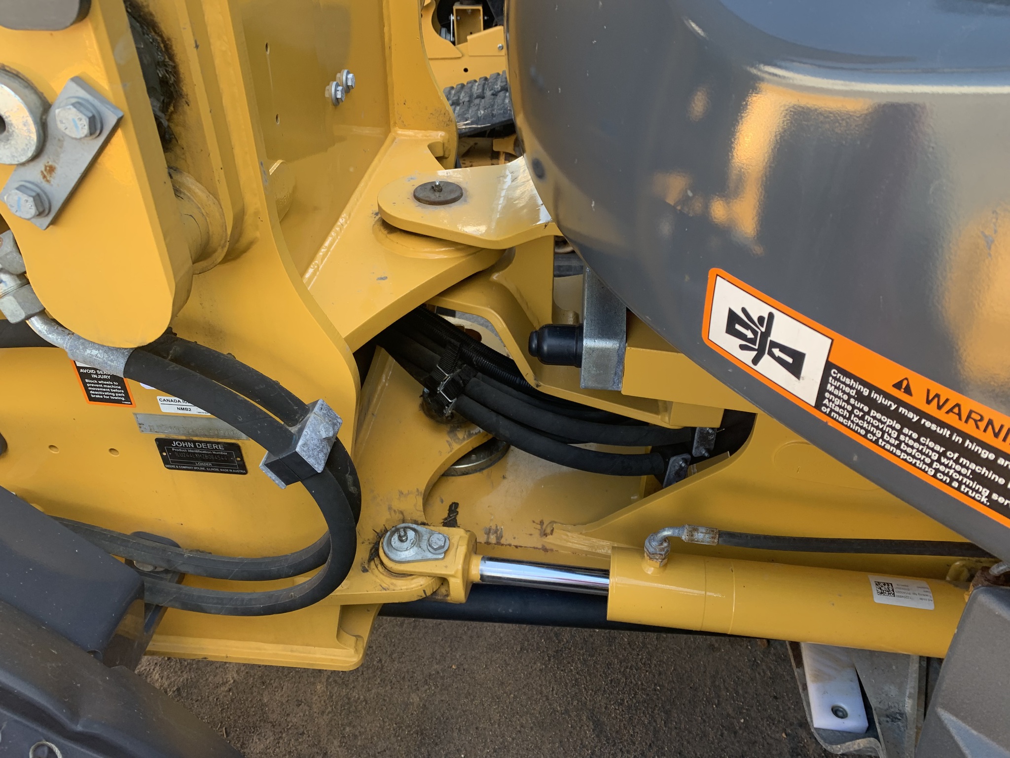 2021 John Deere 244L Image 14