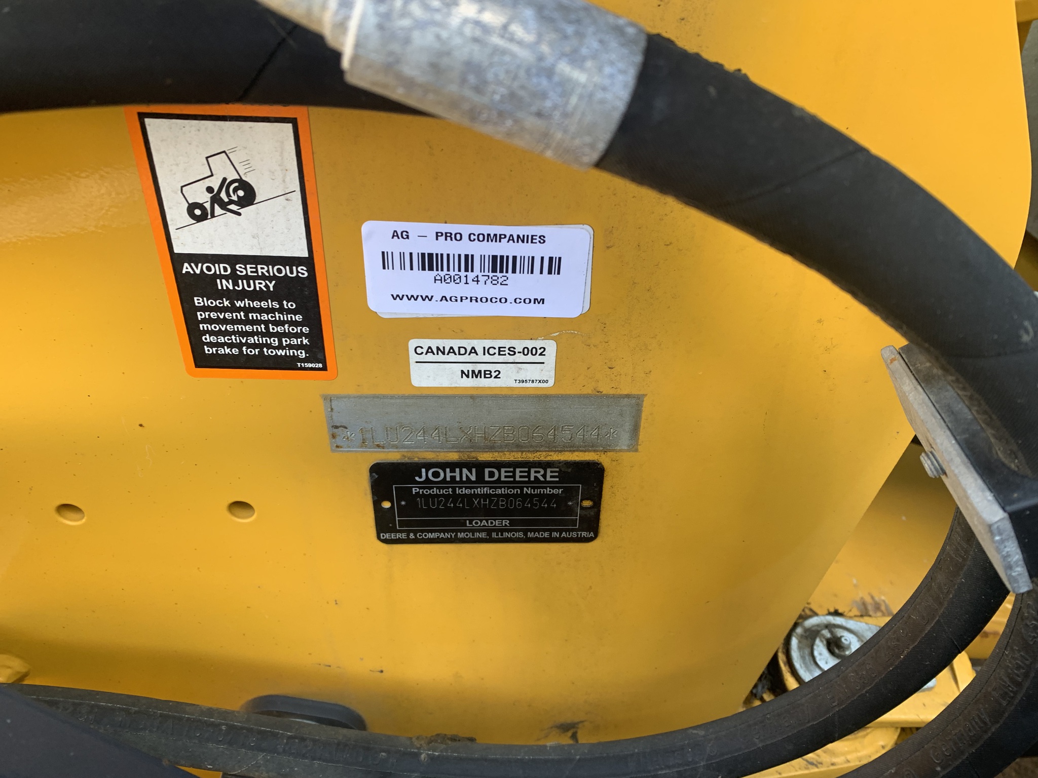 2021 John Deere 244L Image 15