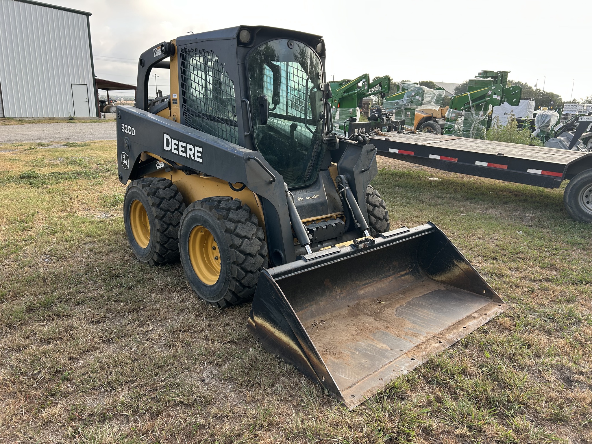 2013 John Deere 320D Image 1