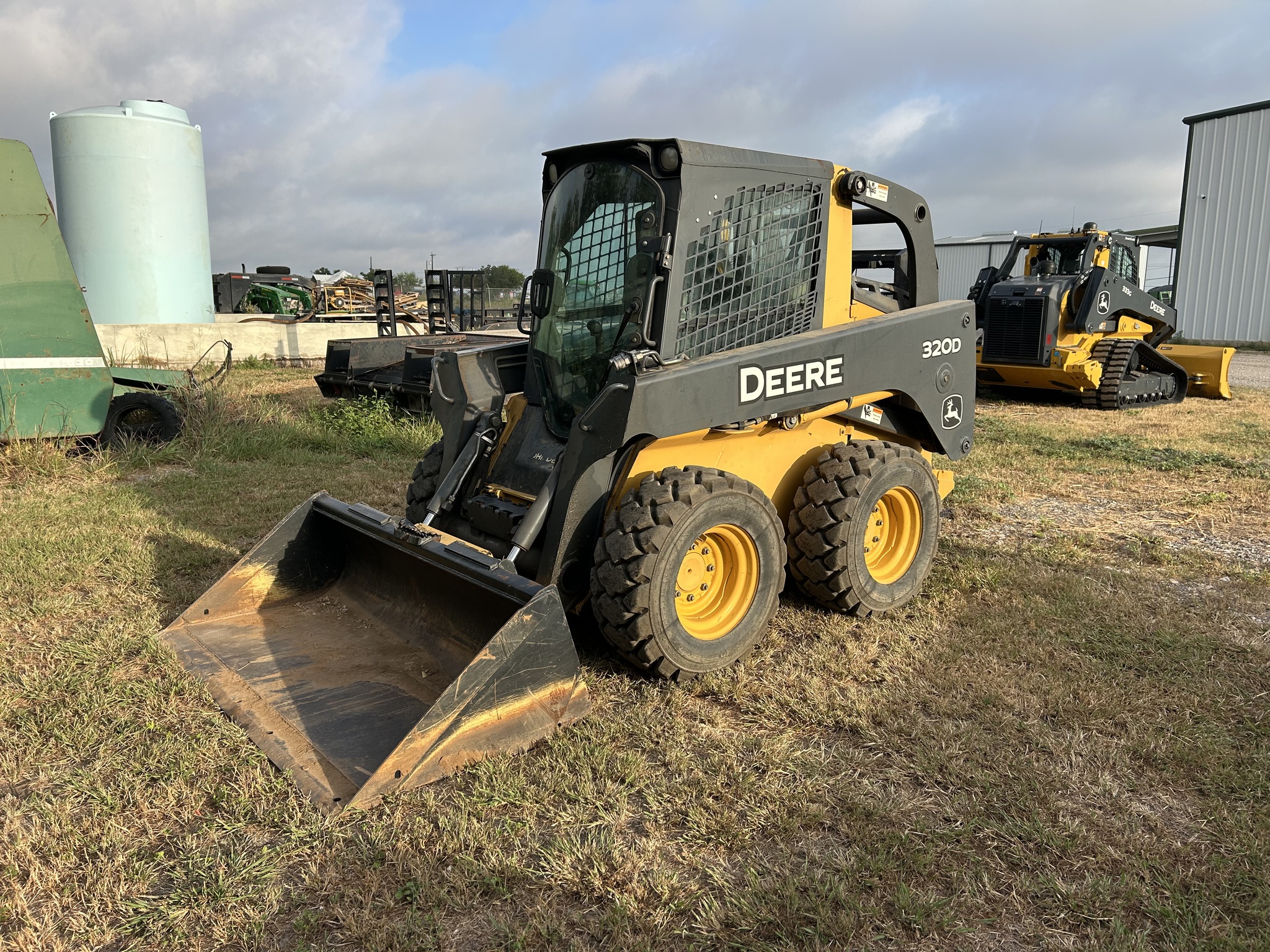 2013 John Deere 320D Image 3