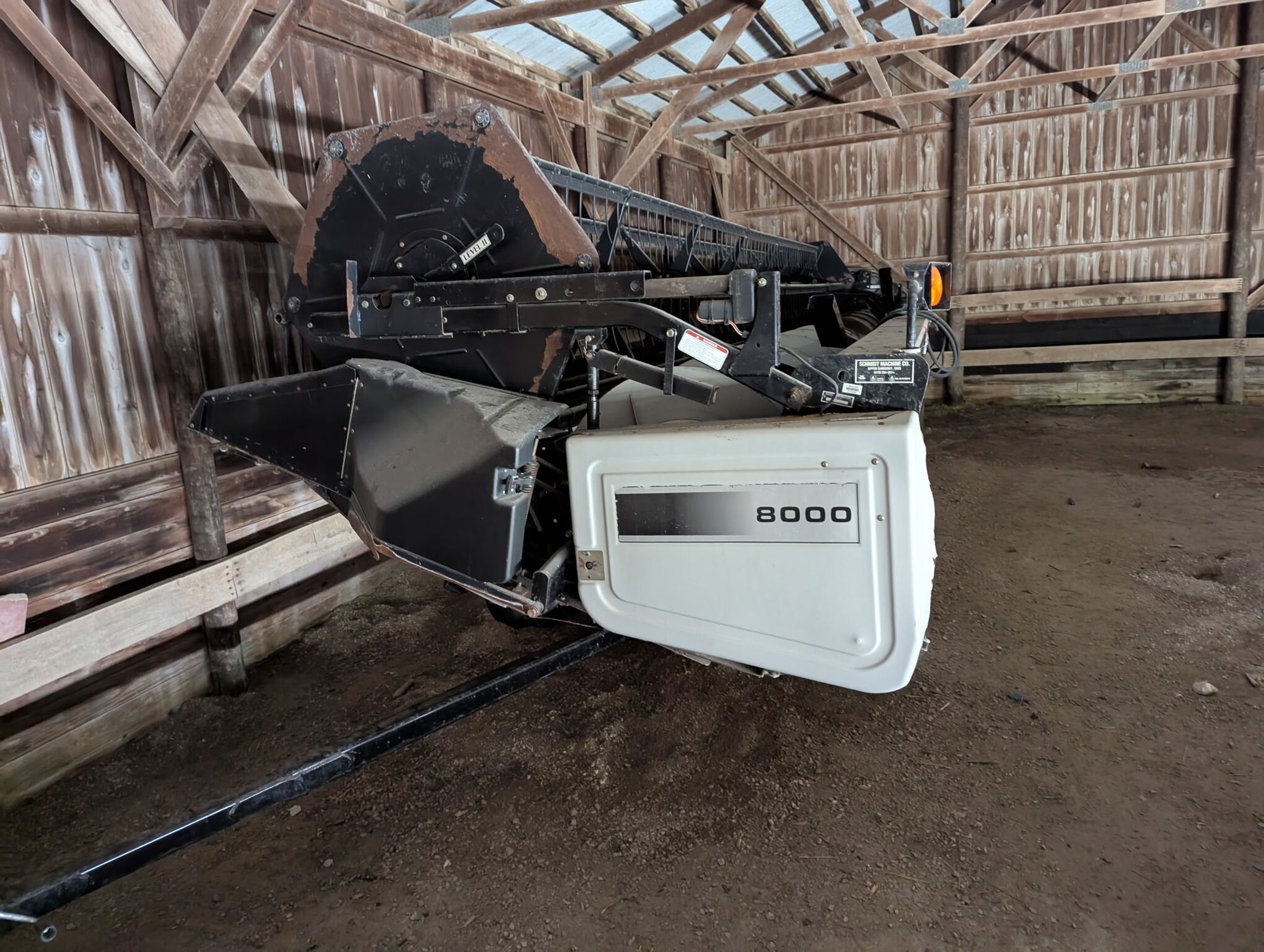 2005 Gleaner 8000-30 Image 1