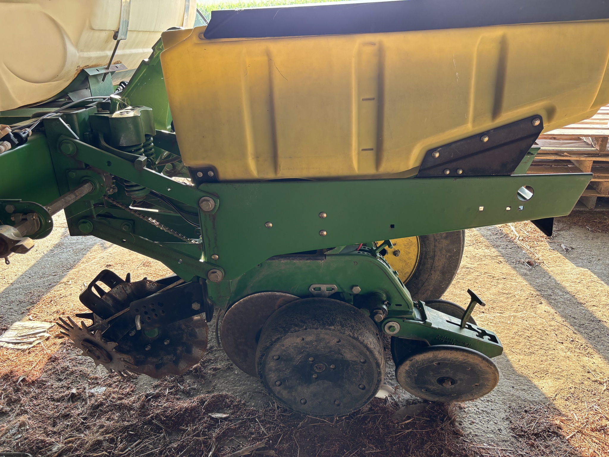 2002 John Deere 1770 Image 4