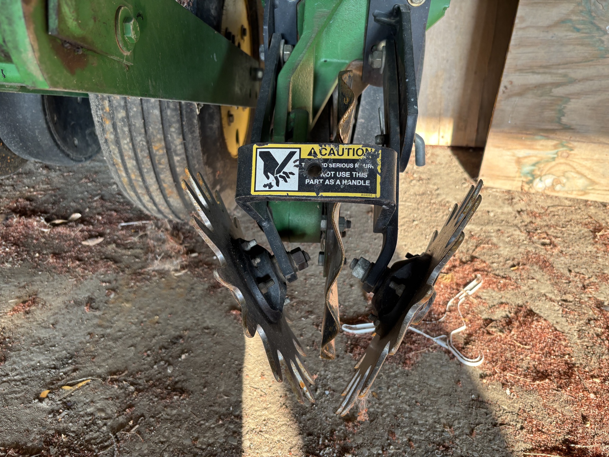 2002 John Deere 1770 Image 9