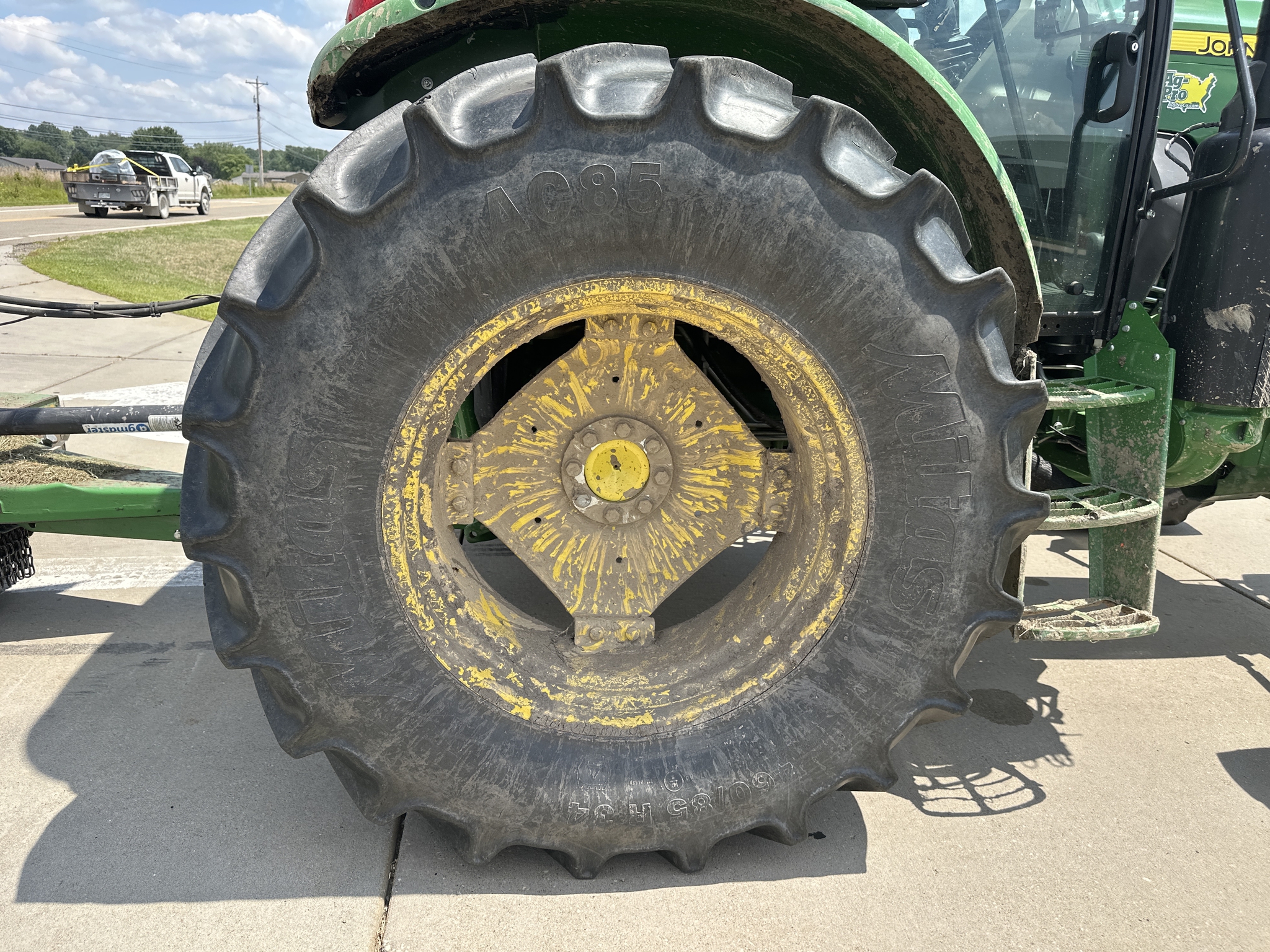 2023 John Deere 6120E Image 9