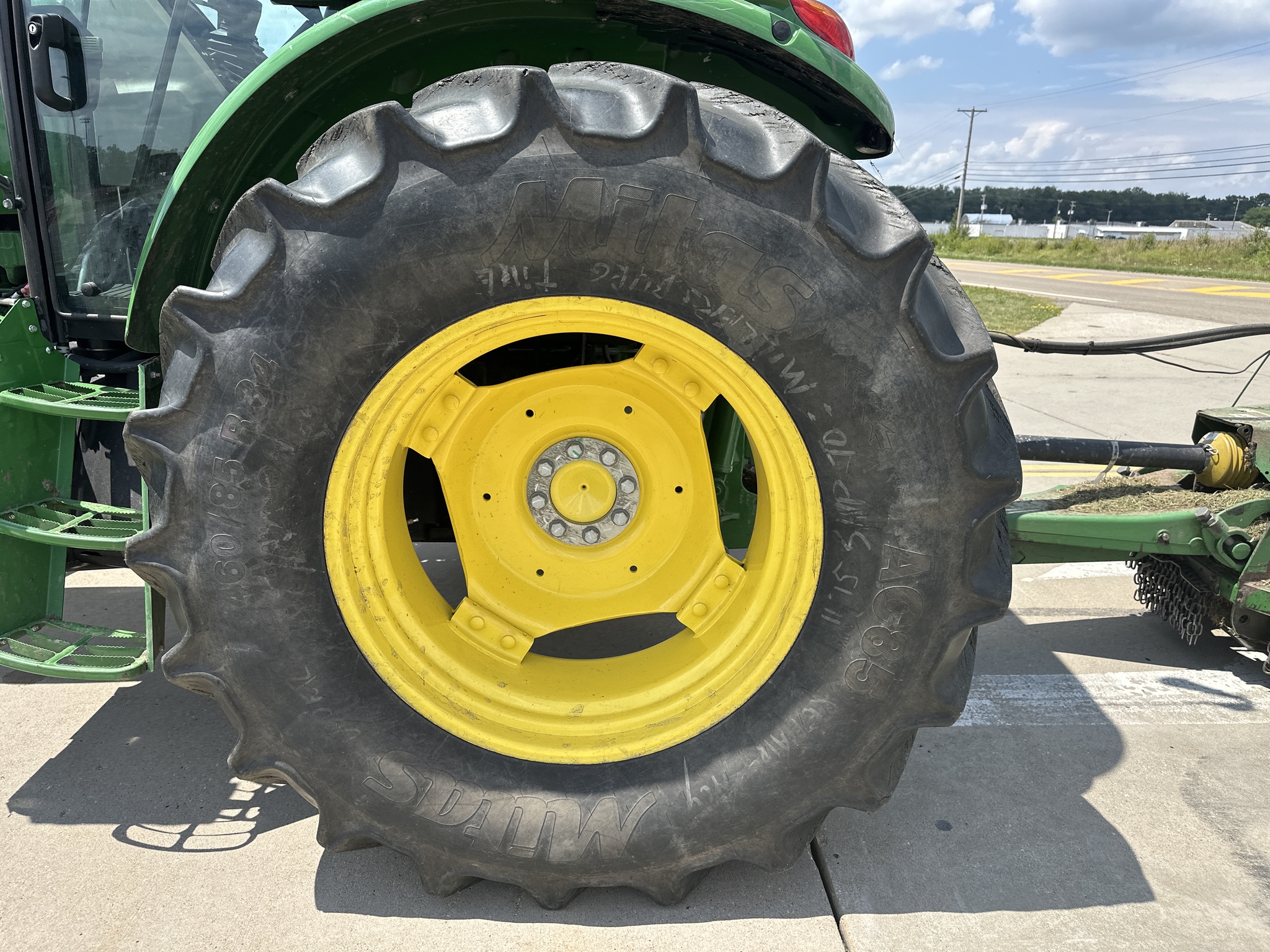2023 John Deere 6120E Image 13