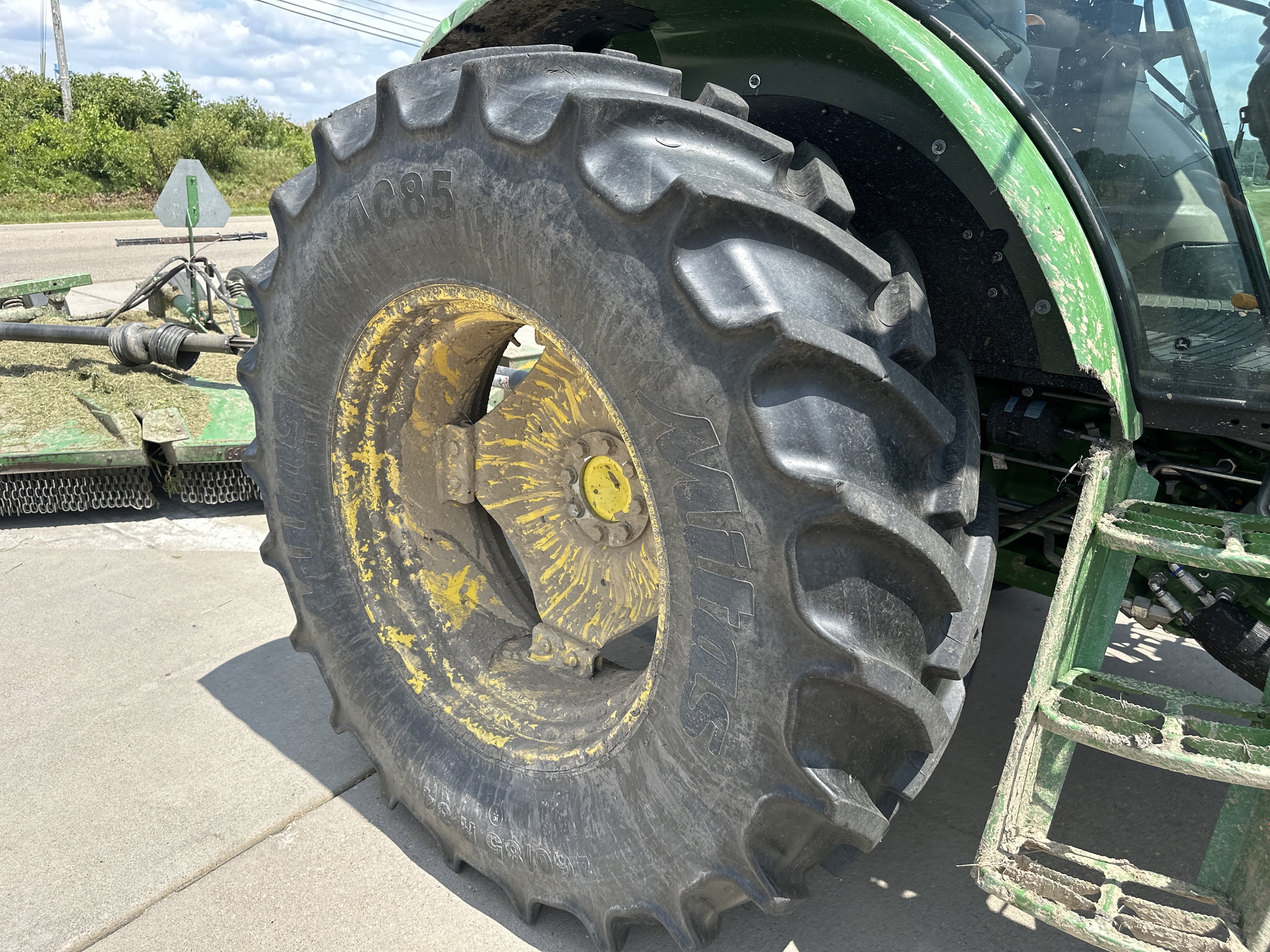 2023 John Deere 6120E Image 10