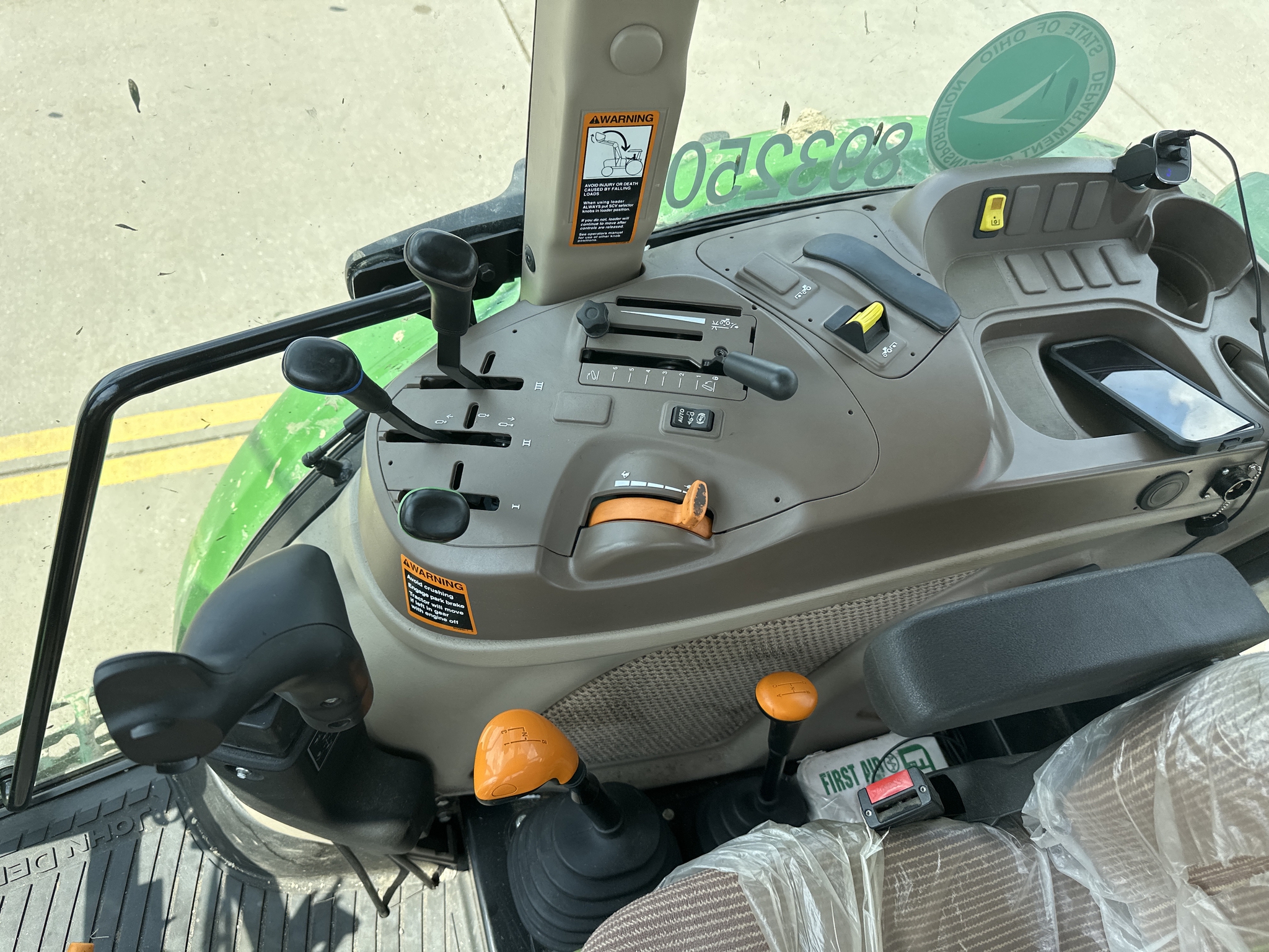2023 John Deere 6120E Image 24