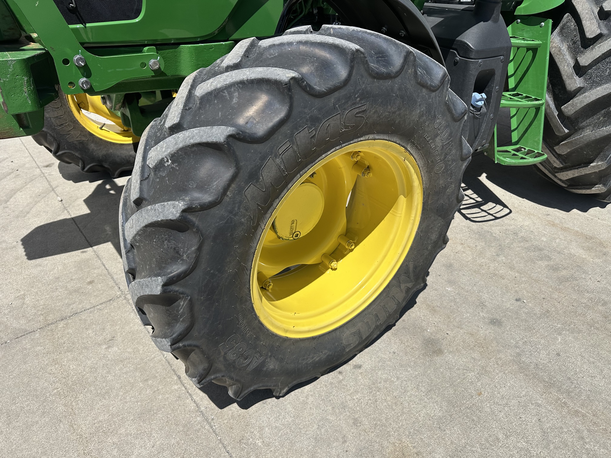 2023 John Deere 6120E Image 14