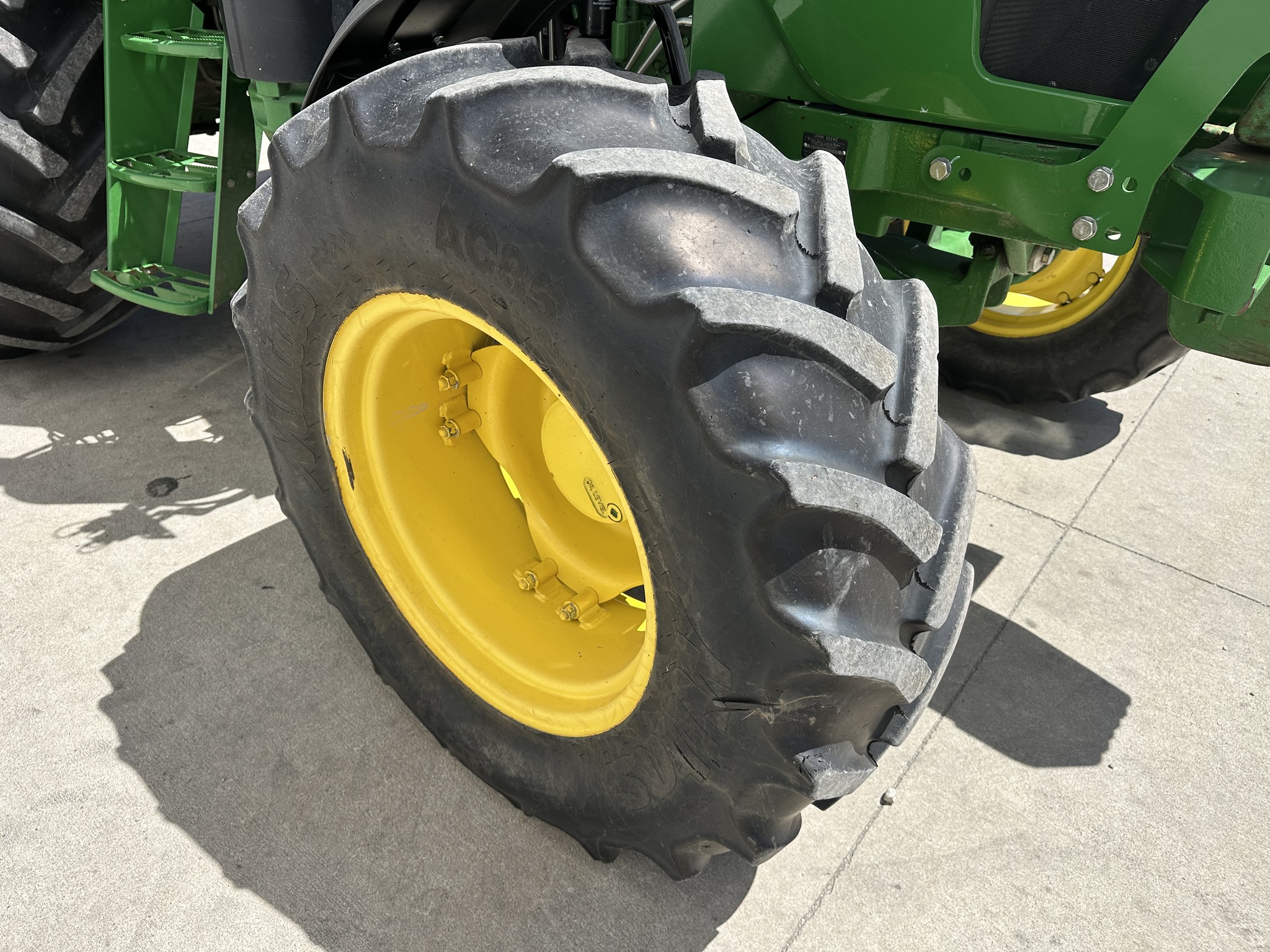 2023 John Deere 6120E Image 10