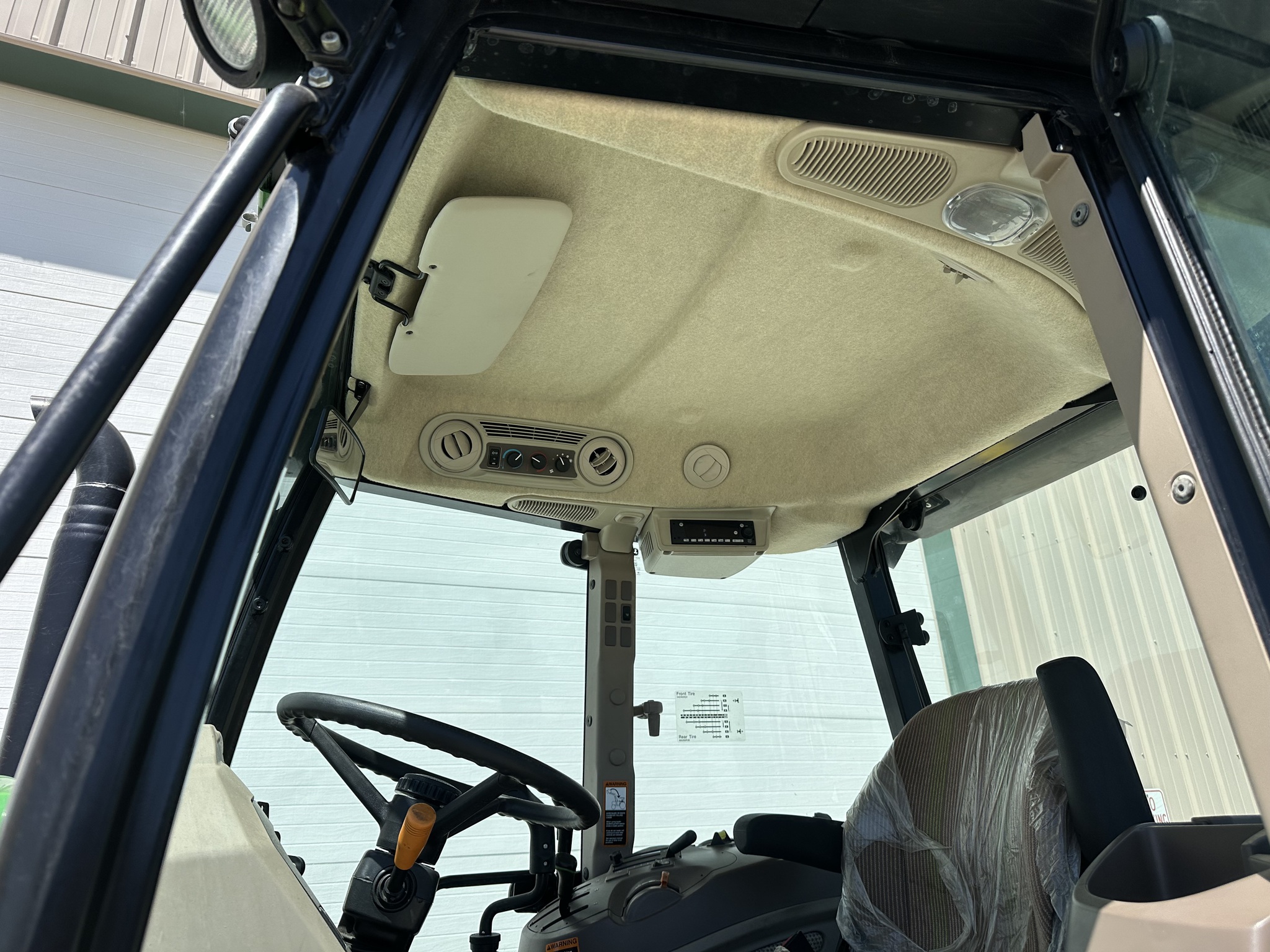 2023 John Deere 6120E Image 24