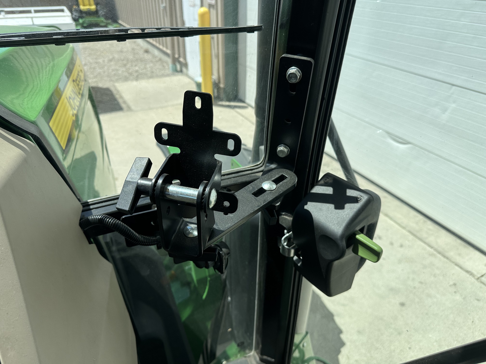 2023 John Deere 6120E Image 28