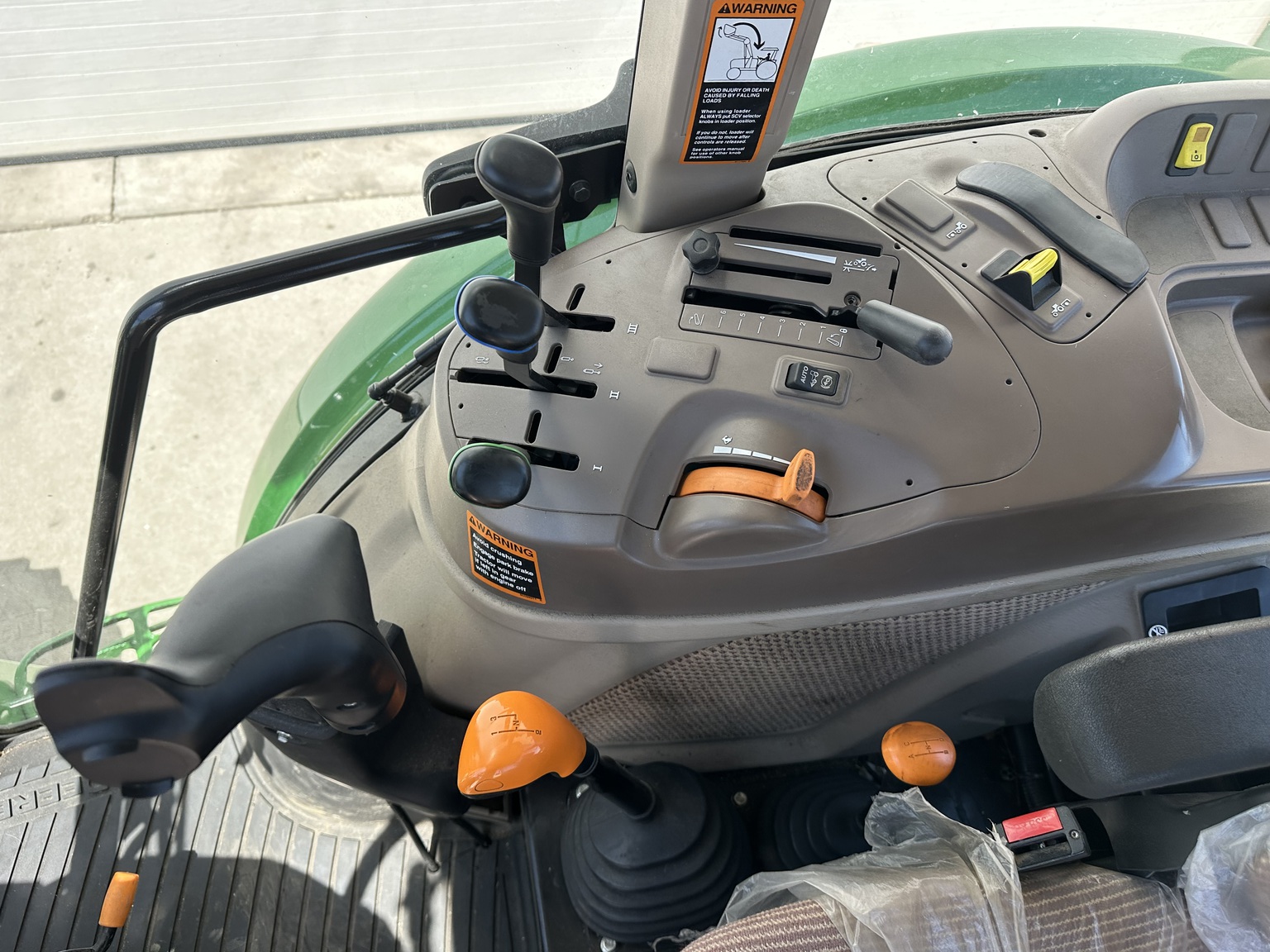 2023 John Deere 6120E Image 29