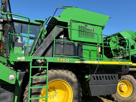 2014 John Deere 7760 Photo 2