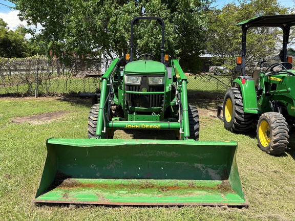 2020 John Deere 4044M Photo 2