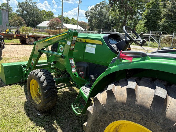 2020 John Deere 4044M Photo 6