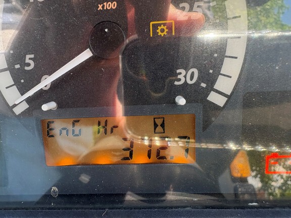 2020 John Deere 4044M Photo 7