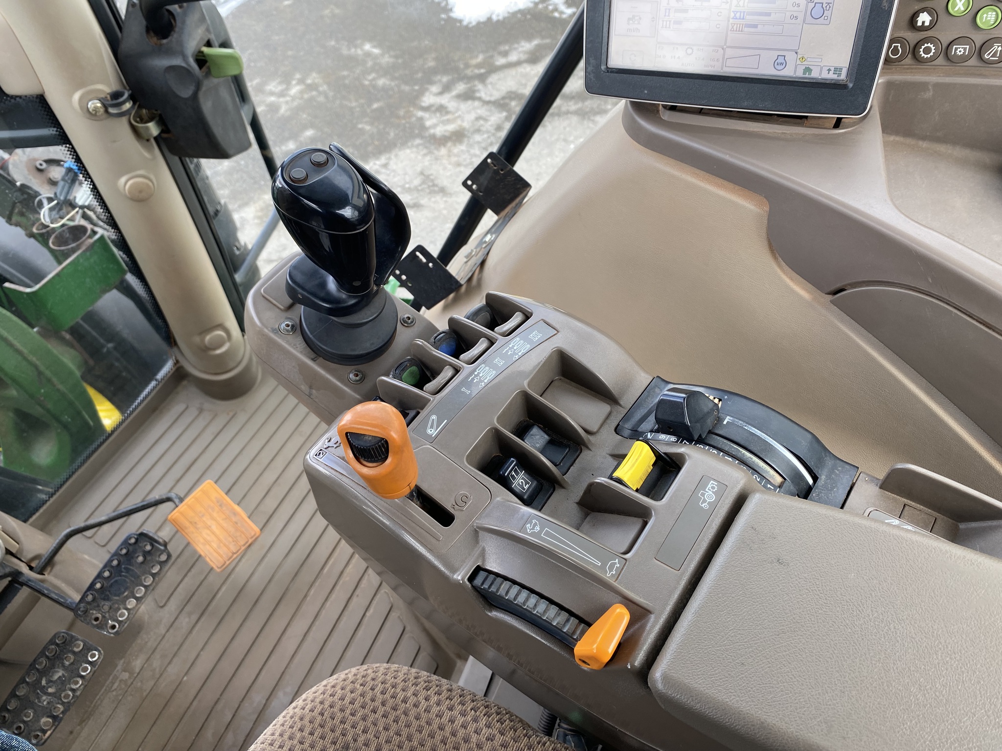 2014 John Deere 6125R Image 16