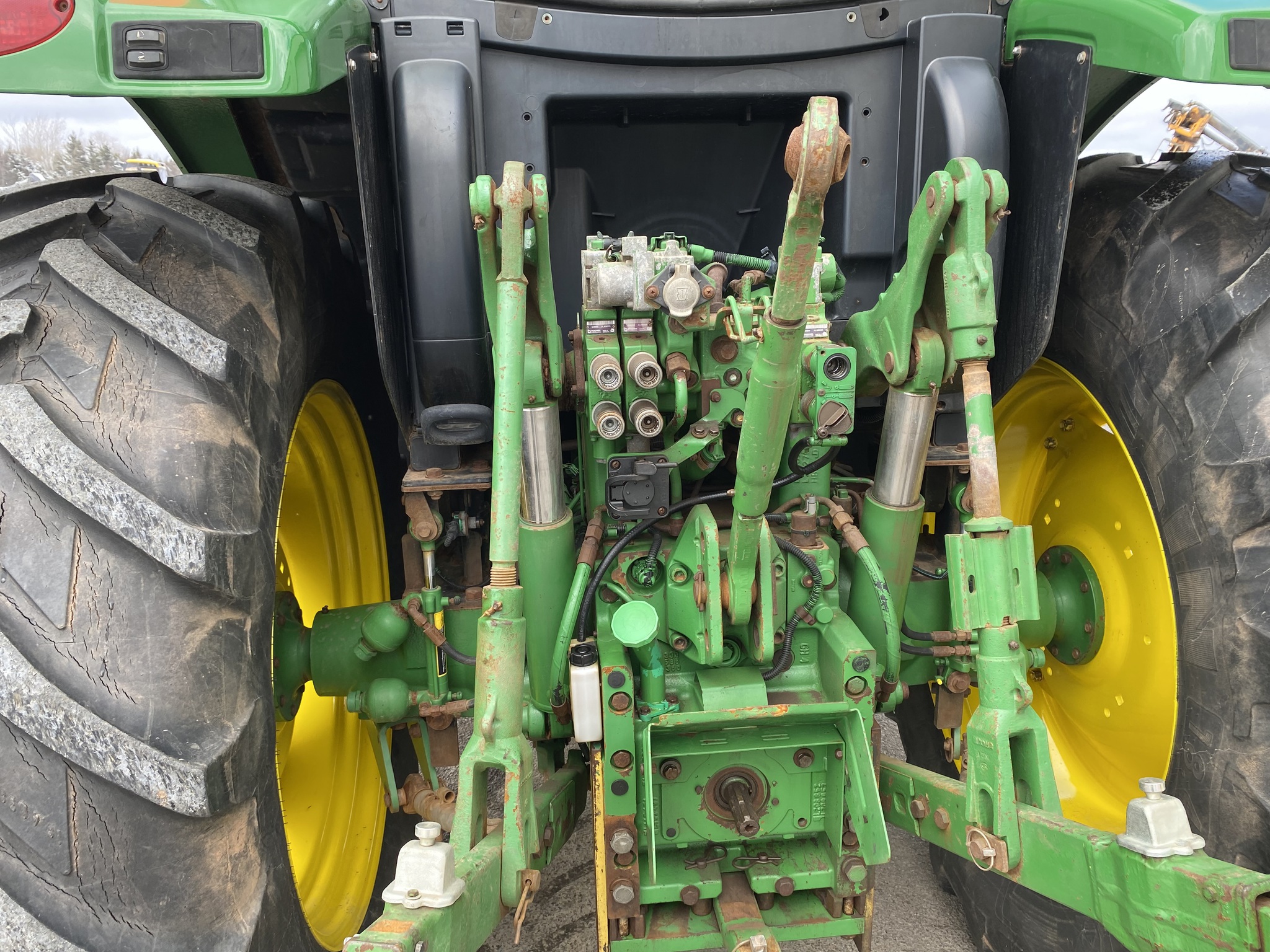 2014 John Deere 6125R Image 8