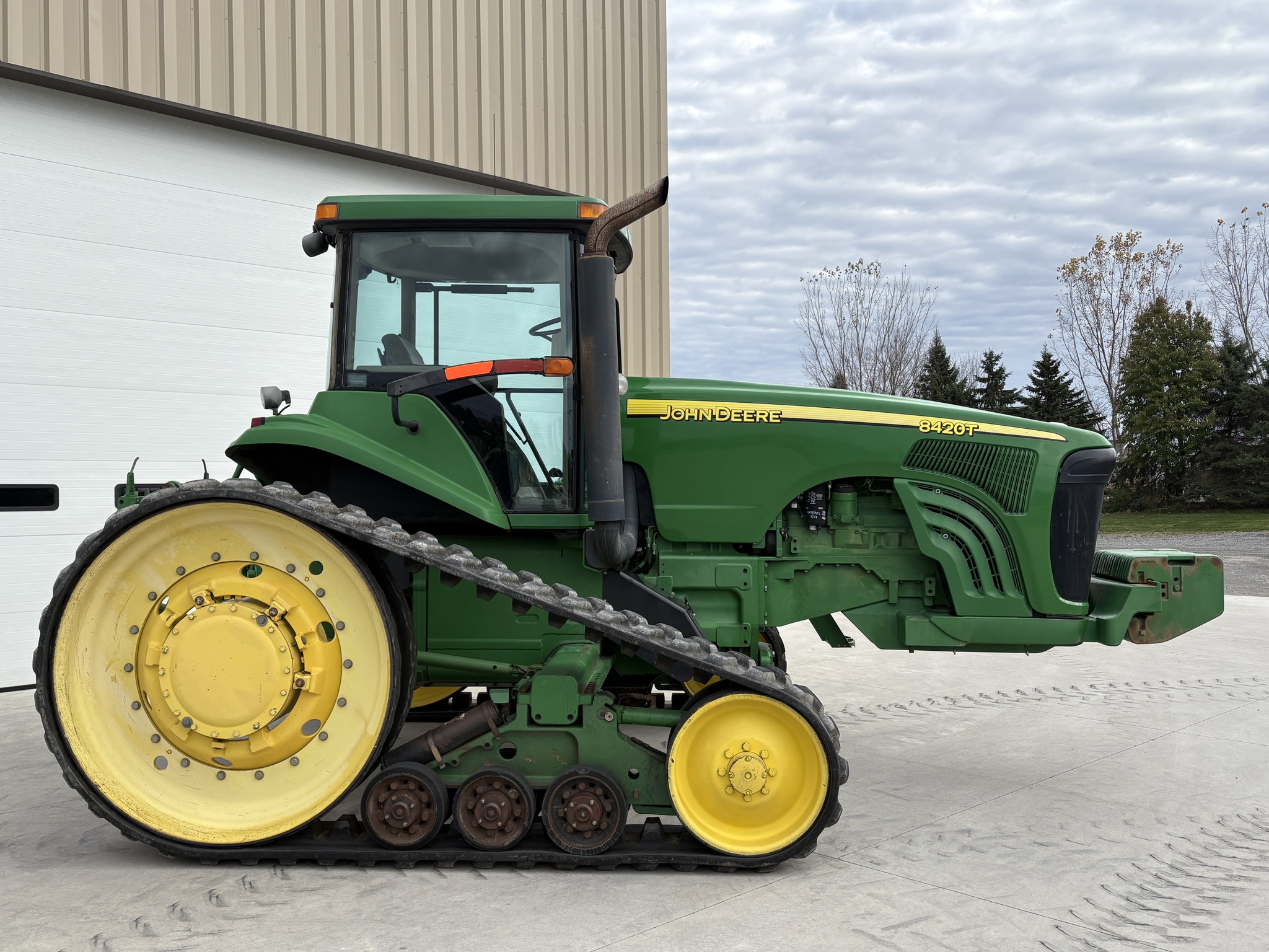 2003 John Deere 8420T Image 2