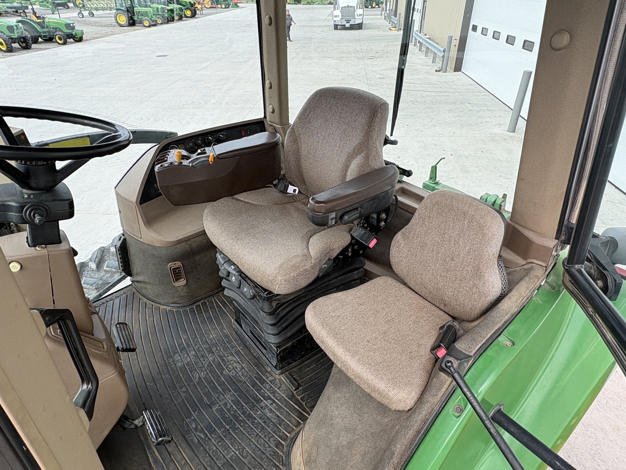 2003 John Deere 8420T Image 9