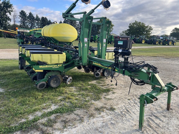 2006 John Deere 1770NT | Planters: Drawn | MachineFinder