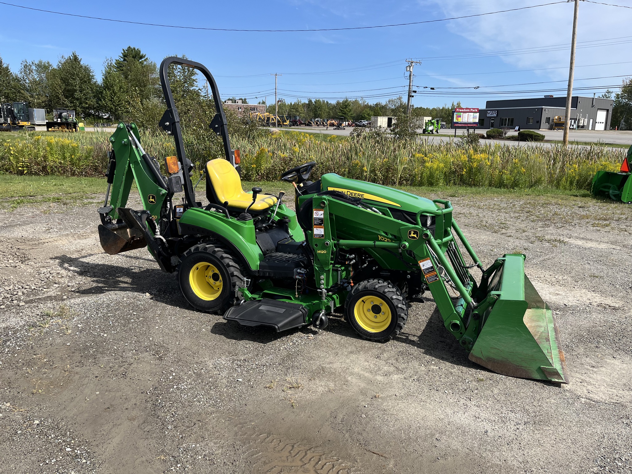 2016 John Deere 1023E Image 2