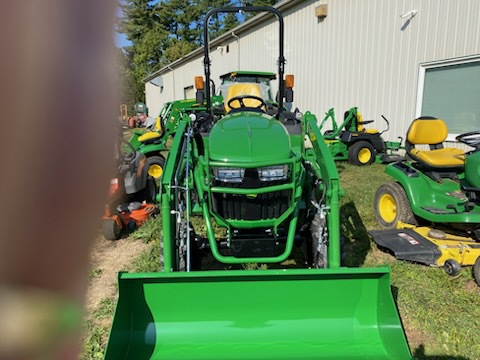 2025 John Deere 2032R Image 7