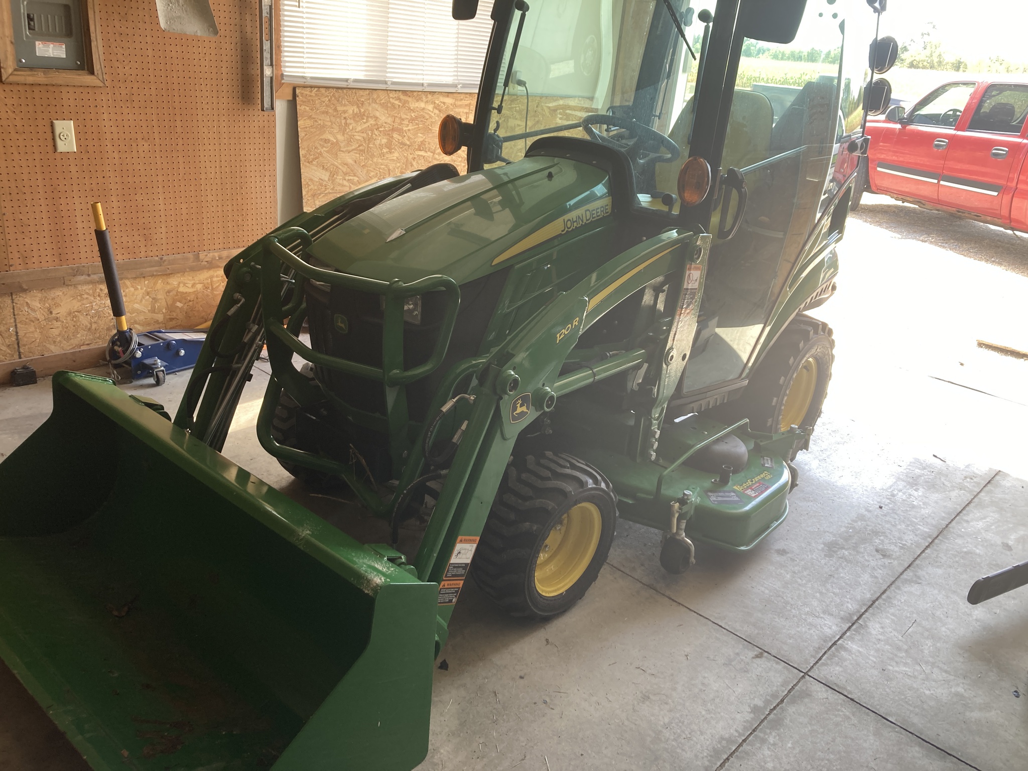 2020 John Deere 1025R Image 4
