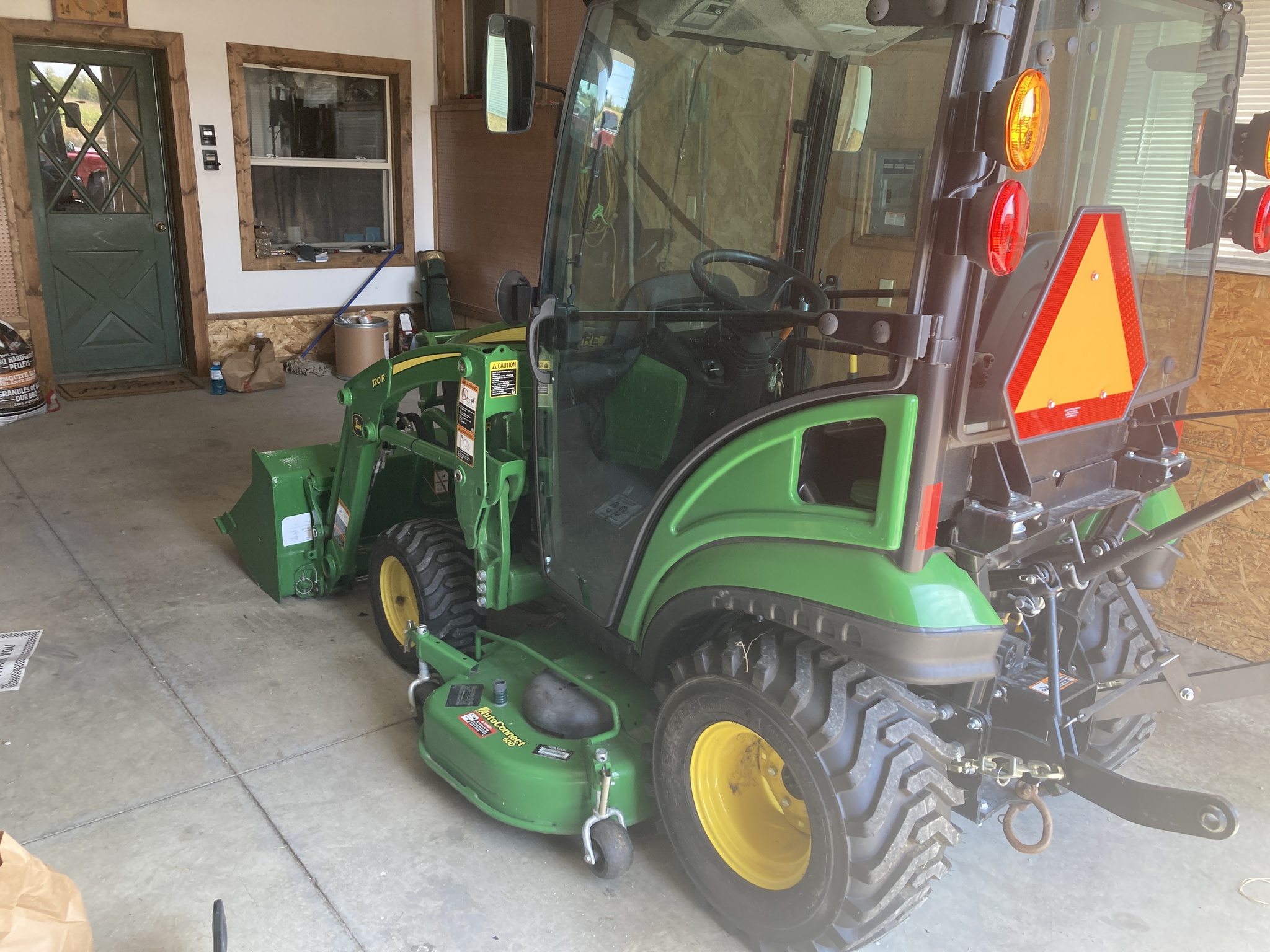 2020 John Deere 1025R Image 2