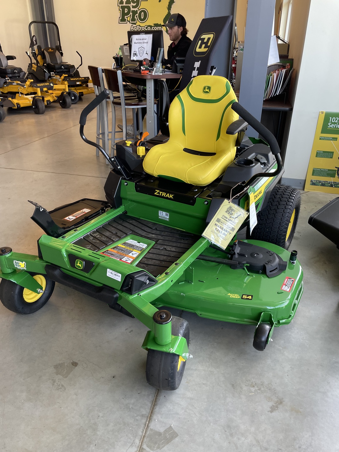 2025 John Deere Z330R Image 1