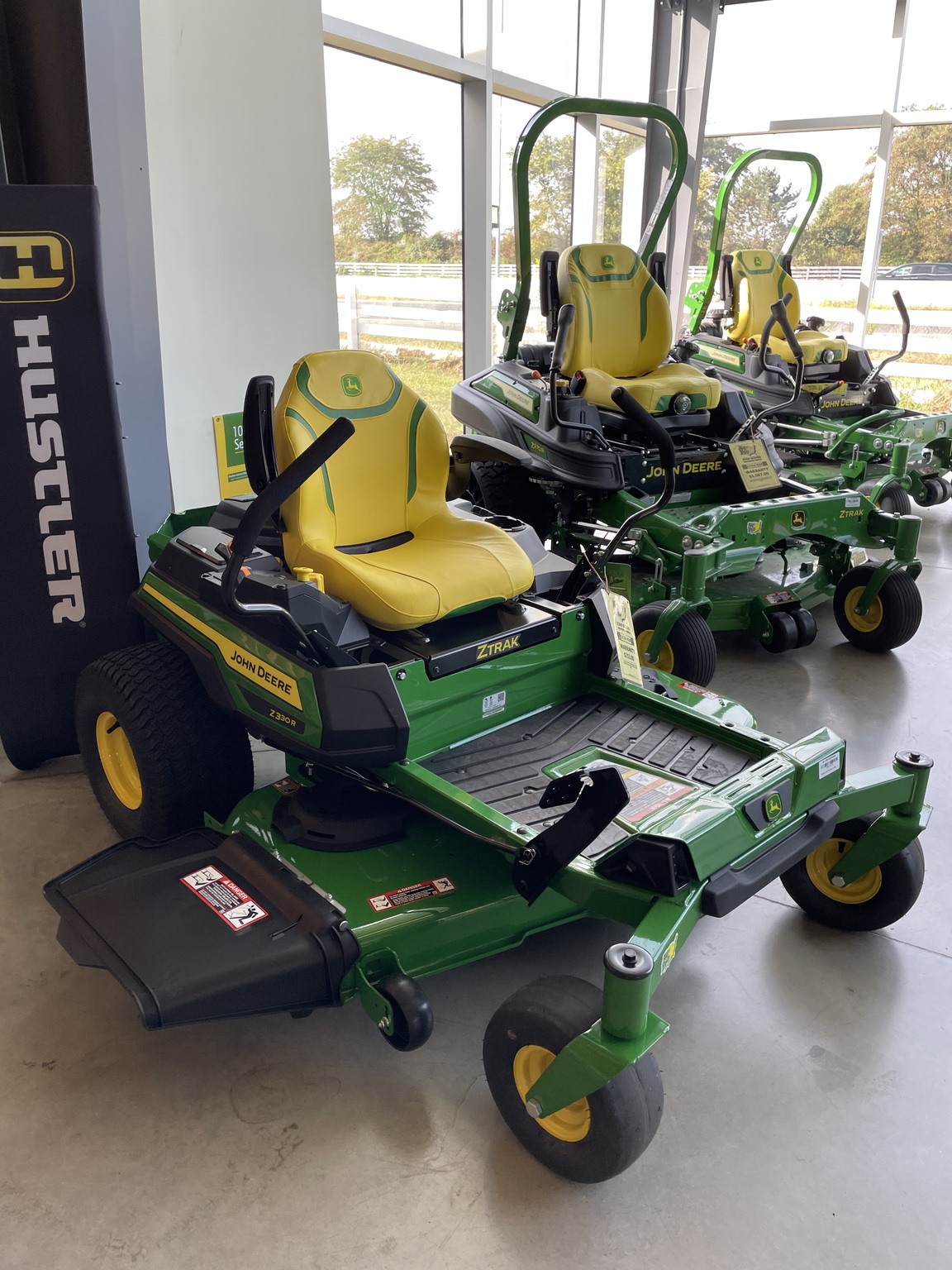 2025 John Deere Z330R Image 3