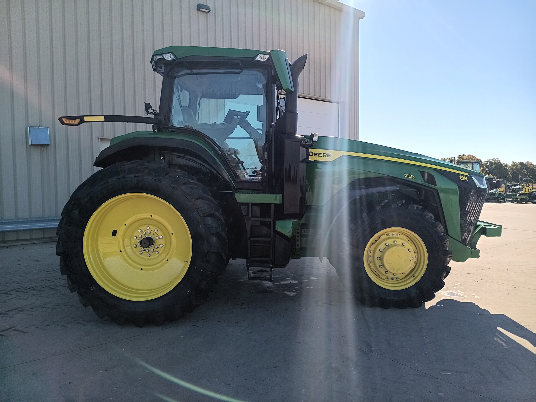 2024 John Deere 8R 250 Image 3