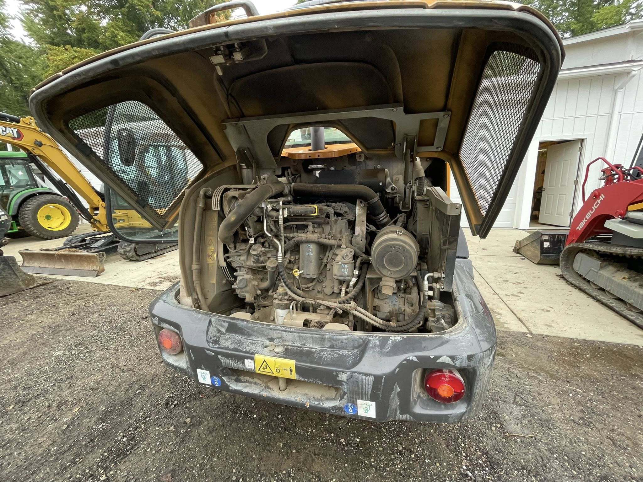 2021 Case 121F Image 27