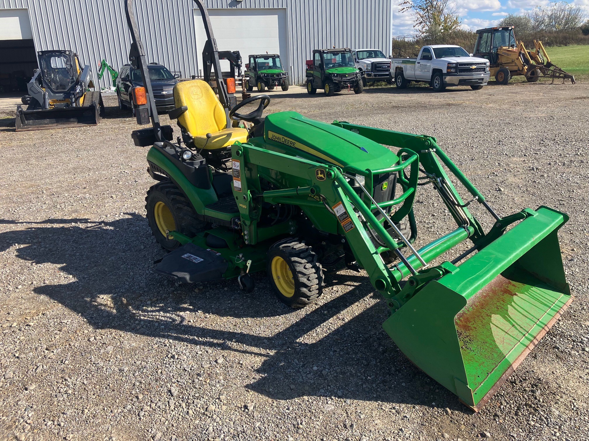 2014 John Deere 1025R Image 2
